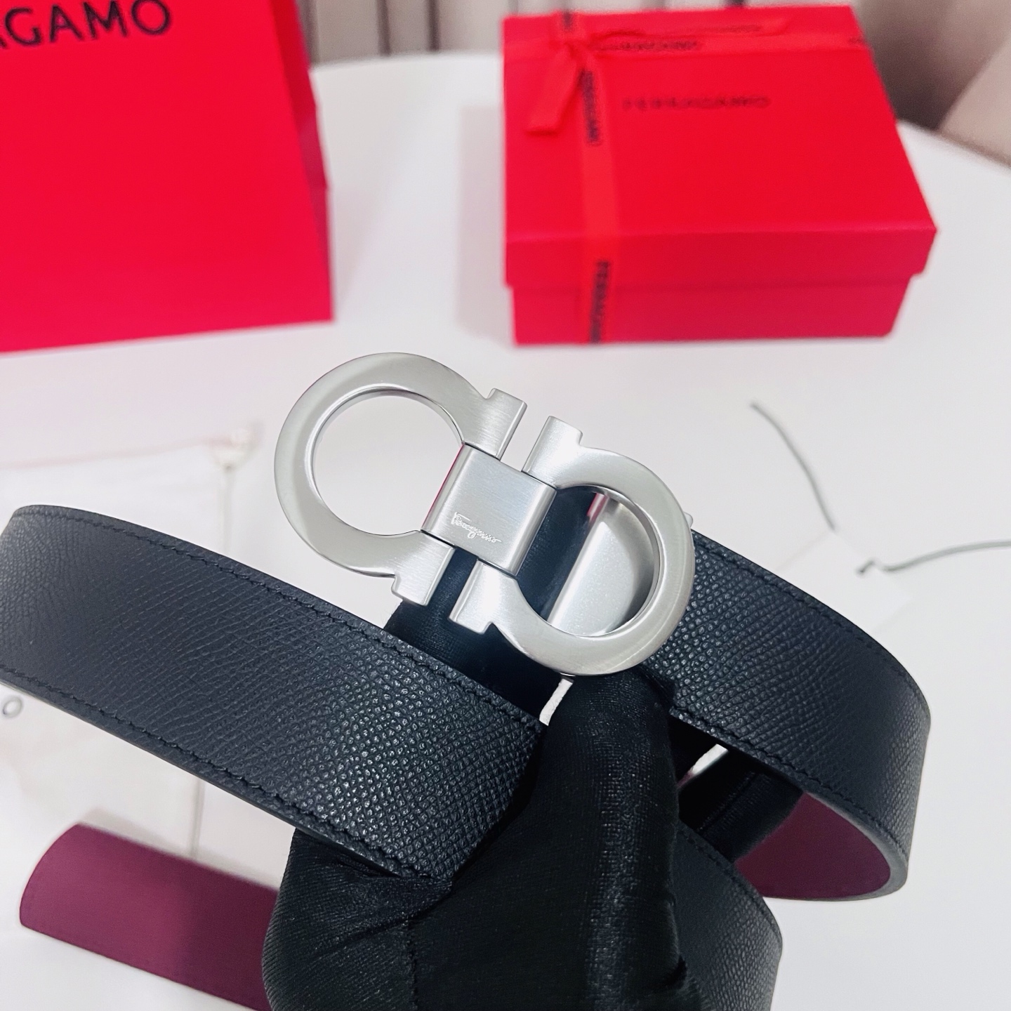 Ferragamo，菲拉格慕 ，宽度3.5cm 高级定制款男士皮带 双面进口牛皮 可双面使用 自行选择搭配 真材实料 很