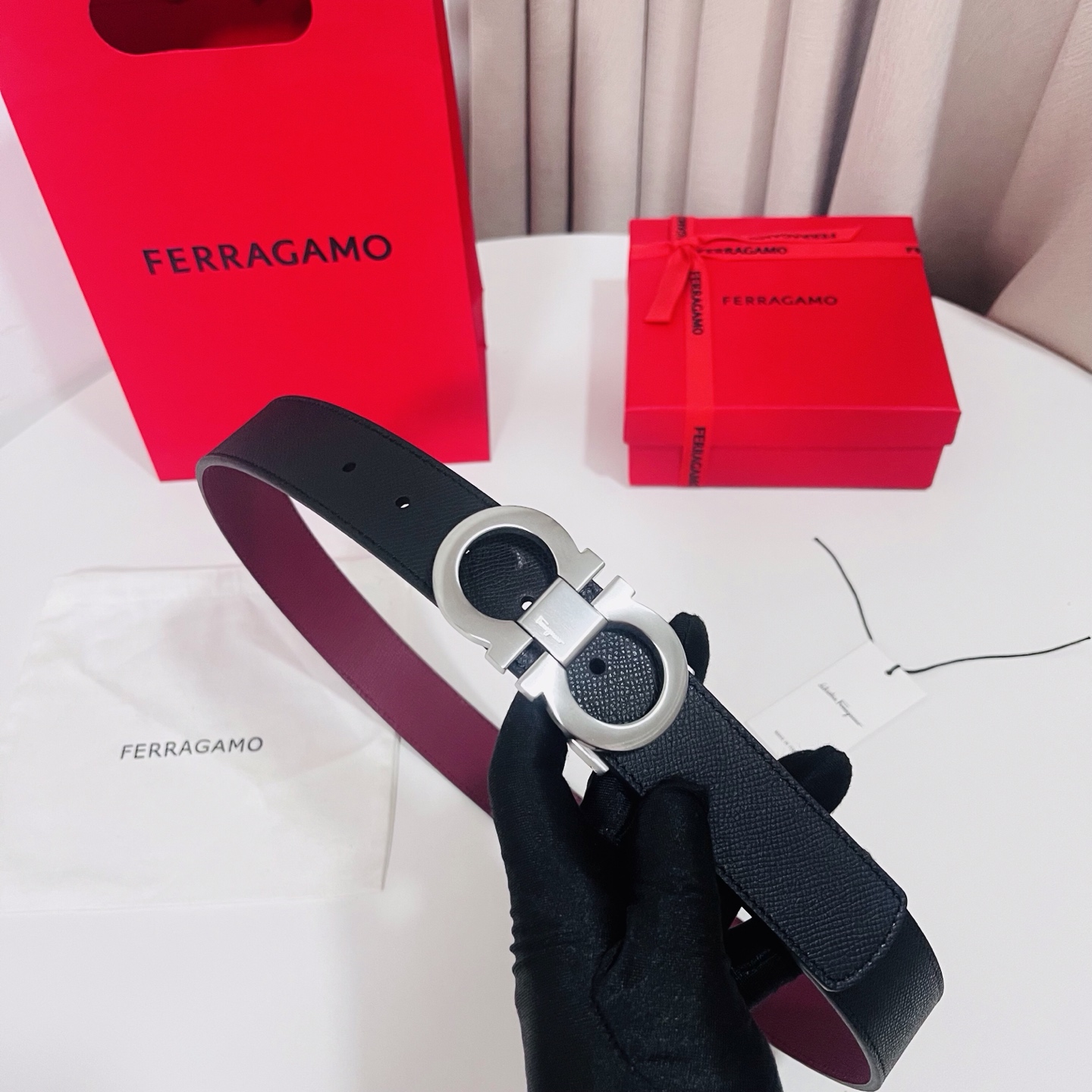 Ferragamo，菲拉格慕 ，宽度3.5cm 高级定制款男士皮带 双面进口牛皮 可双面使用 自行选择搭配 真材实料 很
