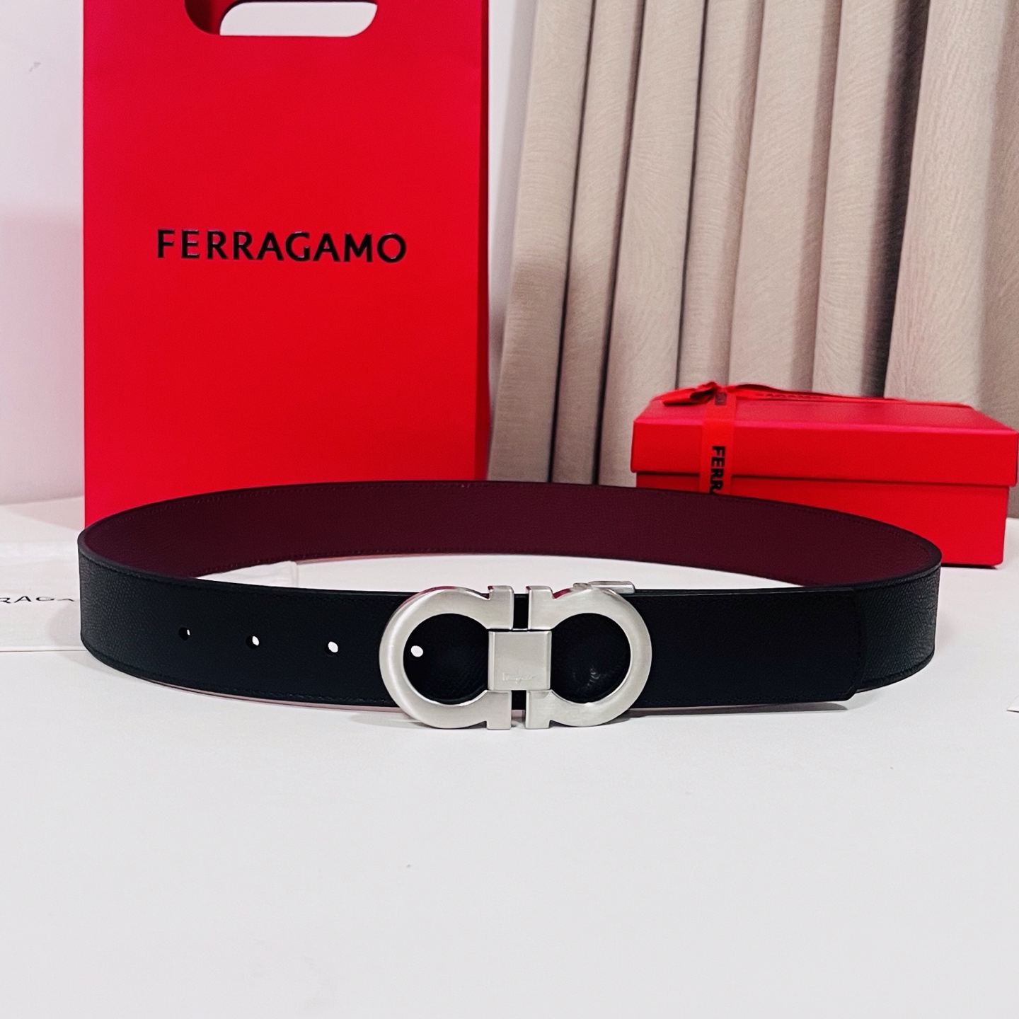 Ferragamo，菲拉格慕 ，宽度3.5cm 高级定制款男士皮带 双面进口牛皮 可双面使用 自行选择搭配 真材实料 很