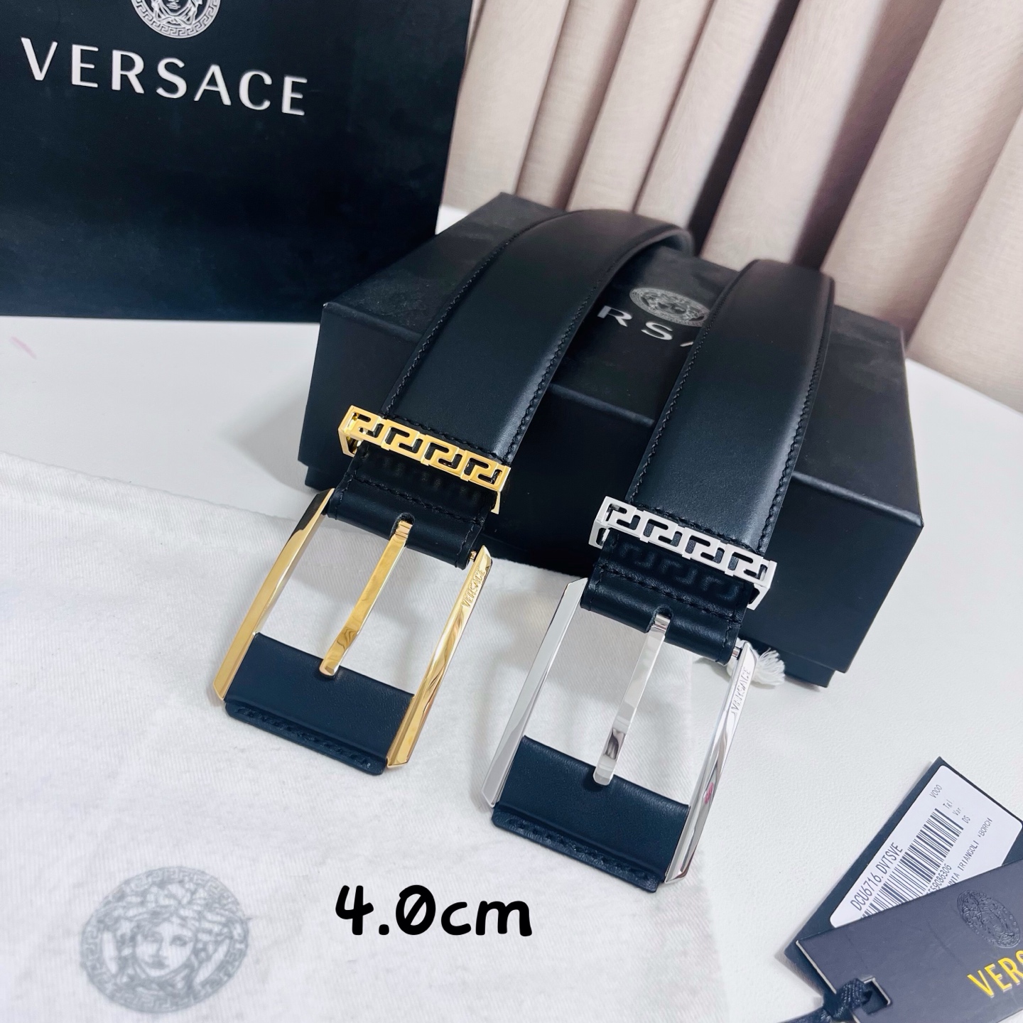 范思哲 versace，新款腰带由柔软的小牛皮制成，配有方形扣和精致的金属元素，4.0cm