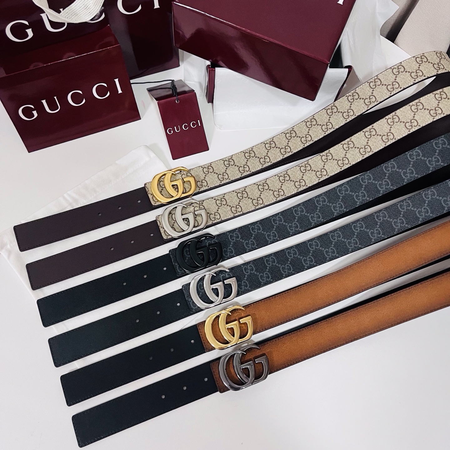 特  新款 Generation Gucci古驰世代系列深入探索品牌的典藏元素，将不同世代的设计融合为统一的美学叙事。男