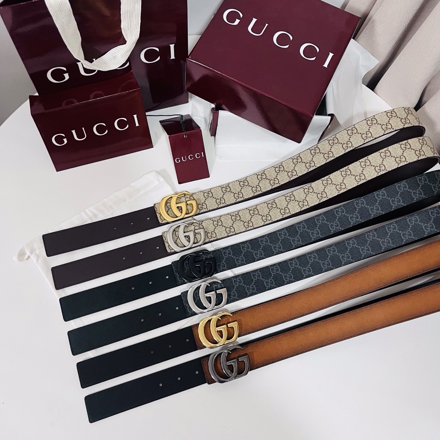 特  新款 Generation Gucci古驰世代系列深入探索品牌的典藏元素，将不同世代的设计融合为统一的美学叙事。男