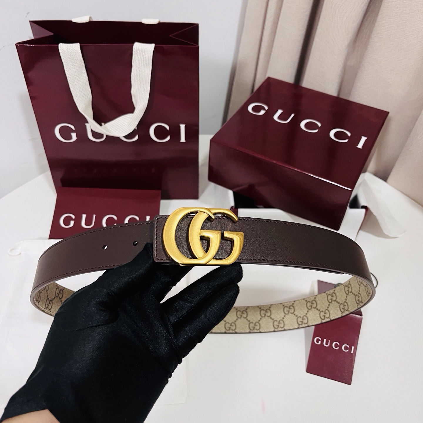 特  新款 Generation Gucci古驰世代系列深入探索品牌的典藏元素，将不同世代的设计融合为统一的美学叙事。男