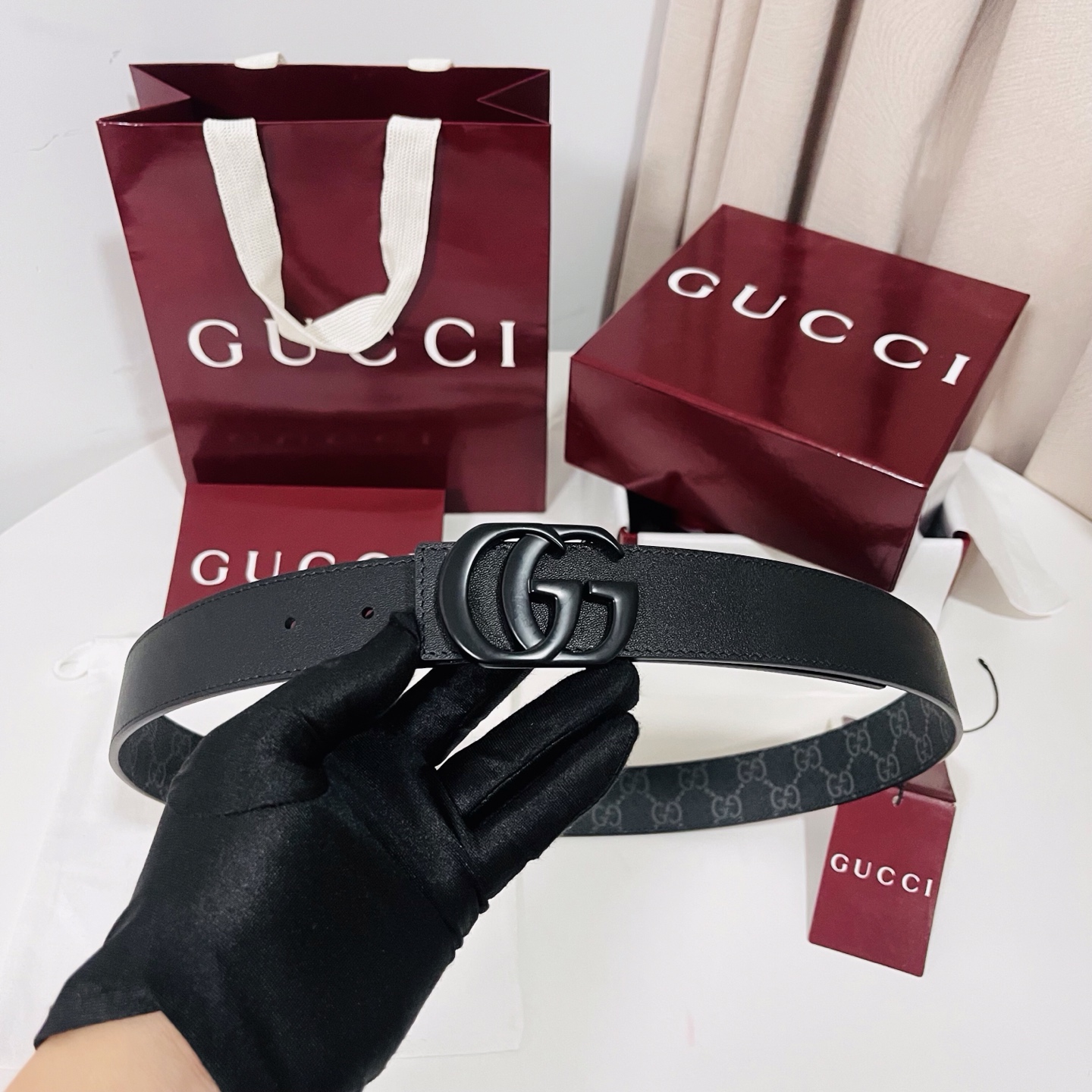 特  新款 Generation Gucci古驰世代系列深入探索品牌的典藏元素，将不同世代的设计融合为统一的美学叙事。男
