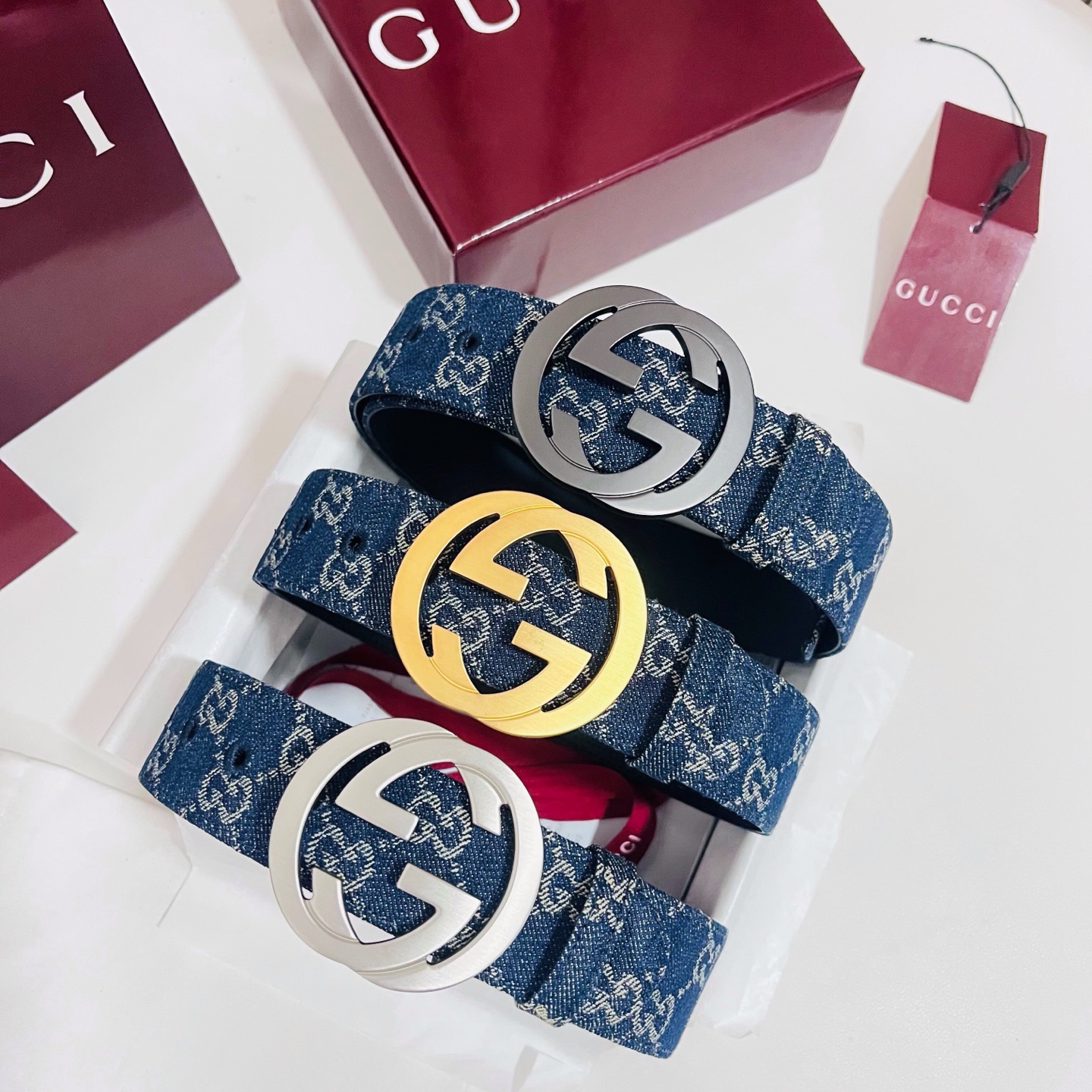 新款 Generation Gucci深入探究了品牌的档案编码，并将不同世代的设计元素融合为一体，形成一种独特的美学叙事