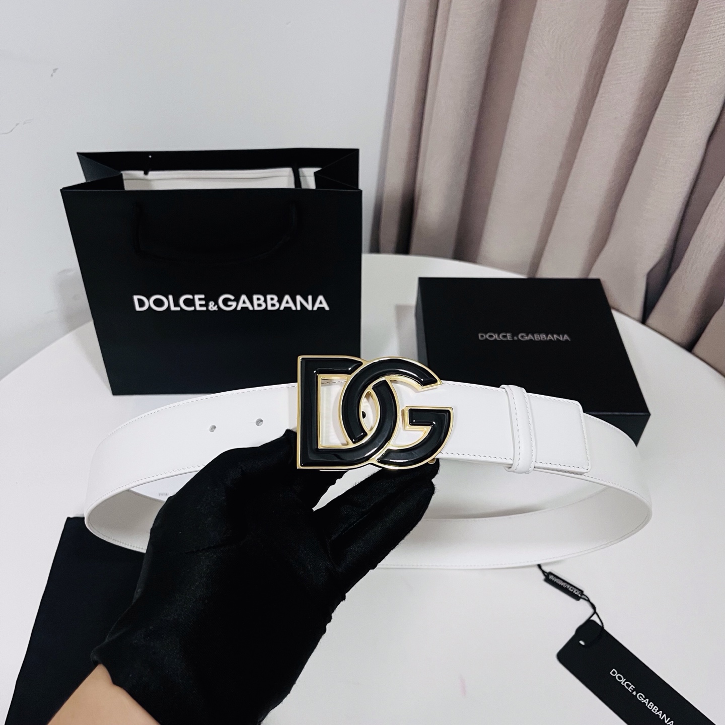 新款，光面小牛皮腰带，搭配钌电镀 DG 交叉造型徽标搭扣.4.0cm。
