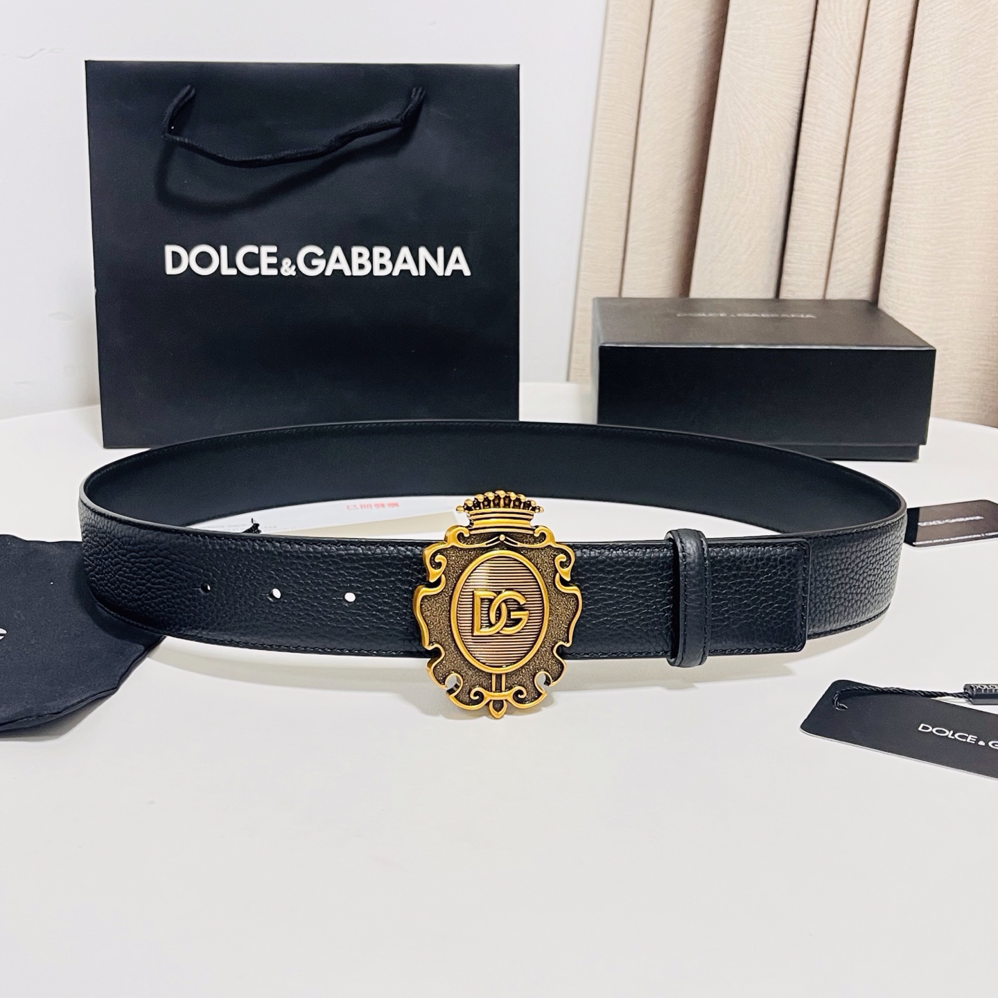 DG 新款，甄选牛皮革精制而成的优雅腰带,为任何造型增添一抹精致格调,牛皮革腰带，4.0cm