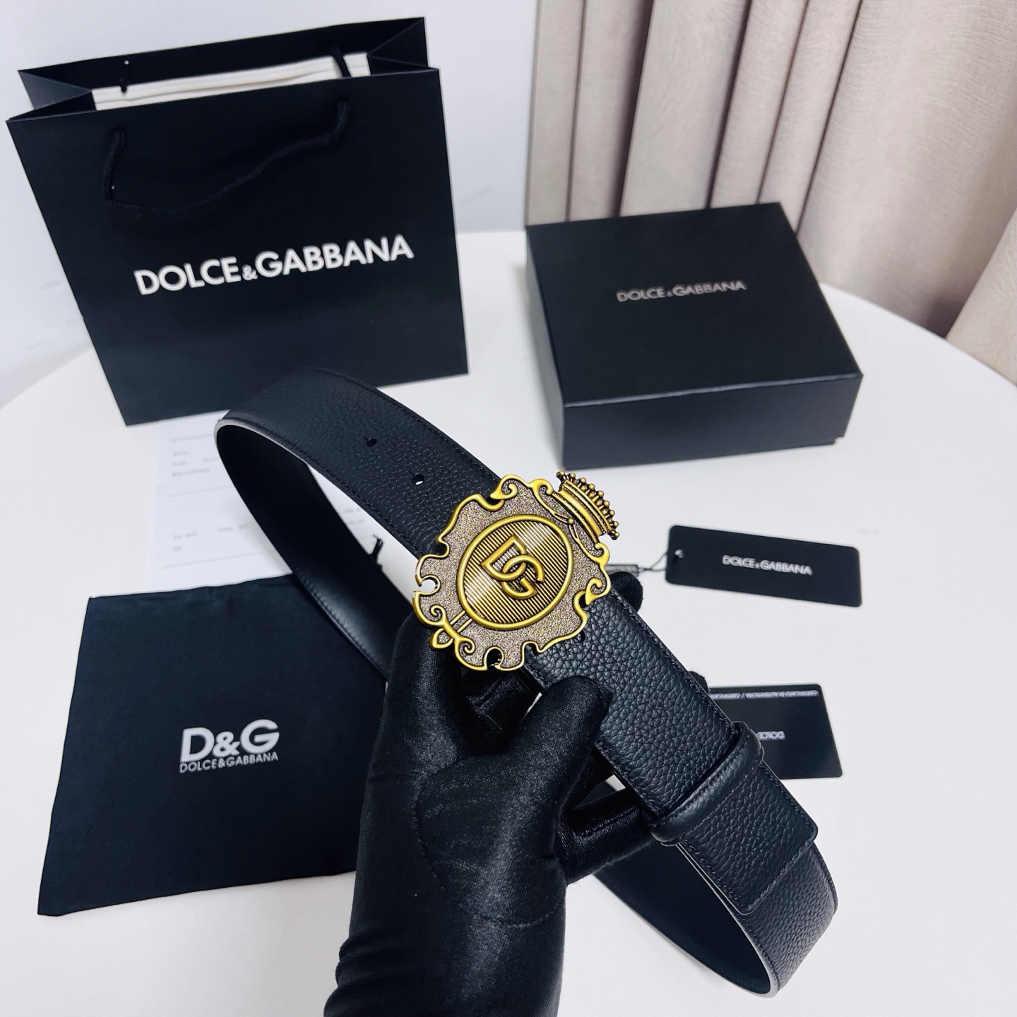 DG 新款，甄选牛皮革精制而成的优雅腰带,为任何造型增添一抹精致格调,牛皮革腰带，4.0cm