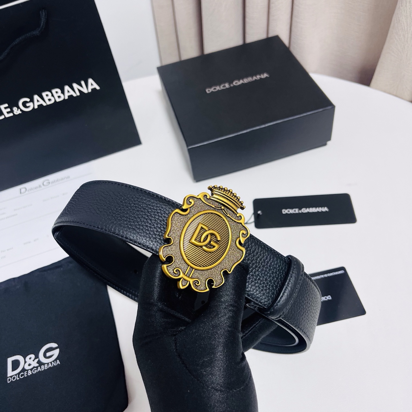 DG 新款，甄选牛皮革精制而成的优雅腰带,为任何造型增添一抹精致格调,牛皮革腰带，4.0cm