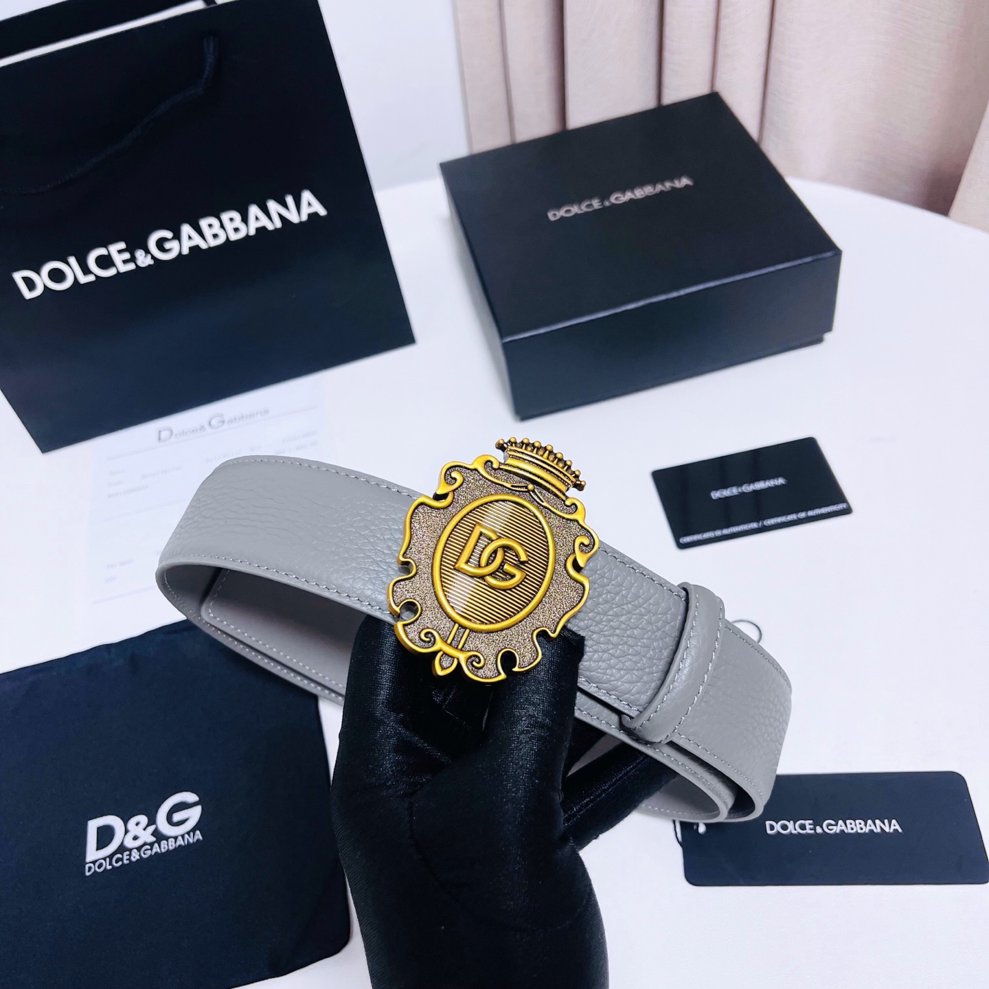 DG 新款，甄选牛皮革精制而成的优雅腰带,为任何造型增添一抹精致格调,牛皮革腰带，4.0cm