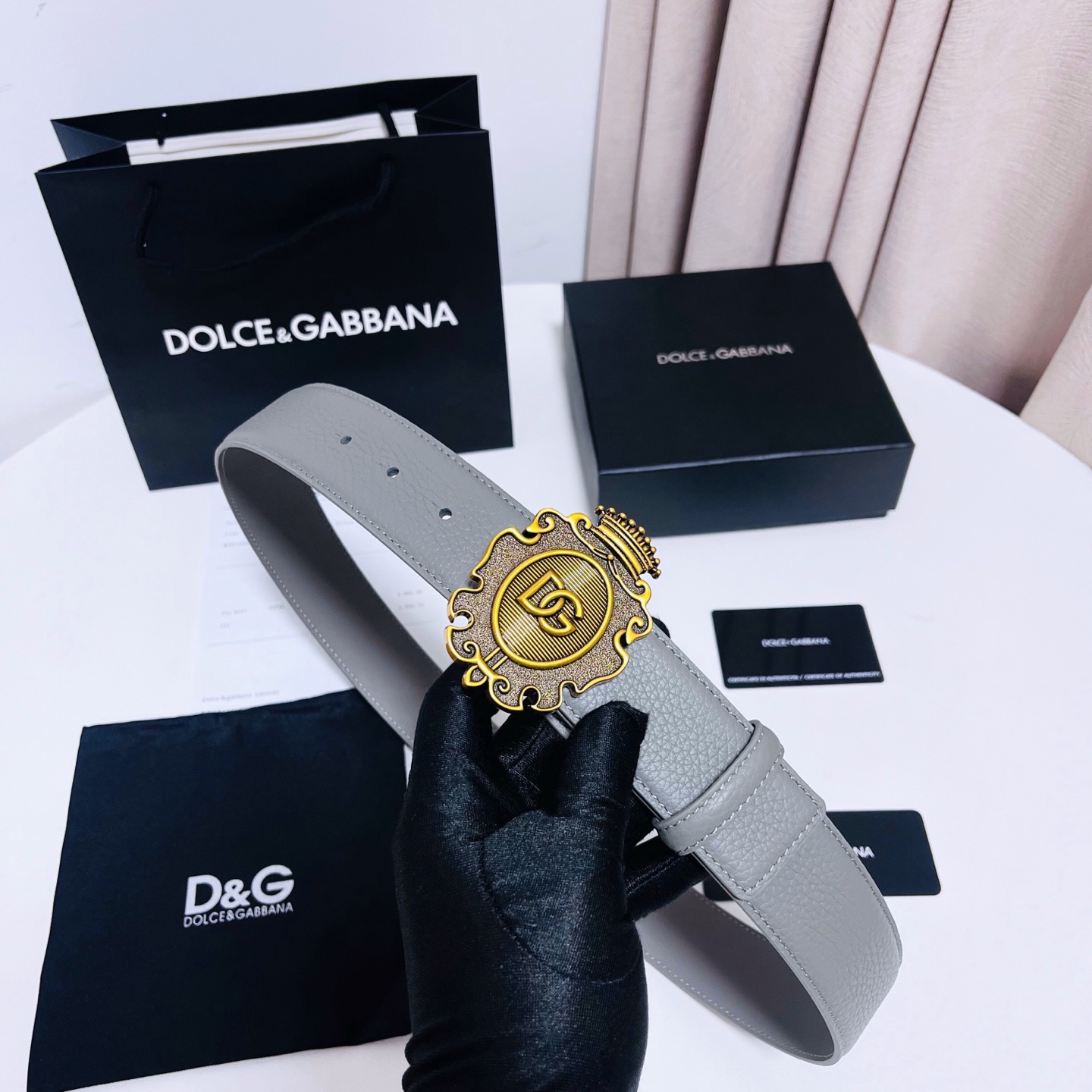 DG 新款，甄选牛皮革精制而成的优雅腰带,为任何造型增添一抹精致格调,牛皮革腰带，4.0cm
