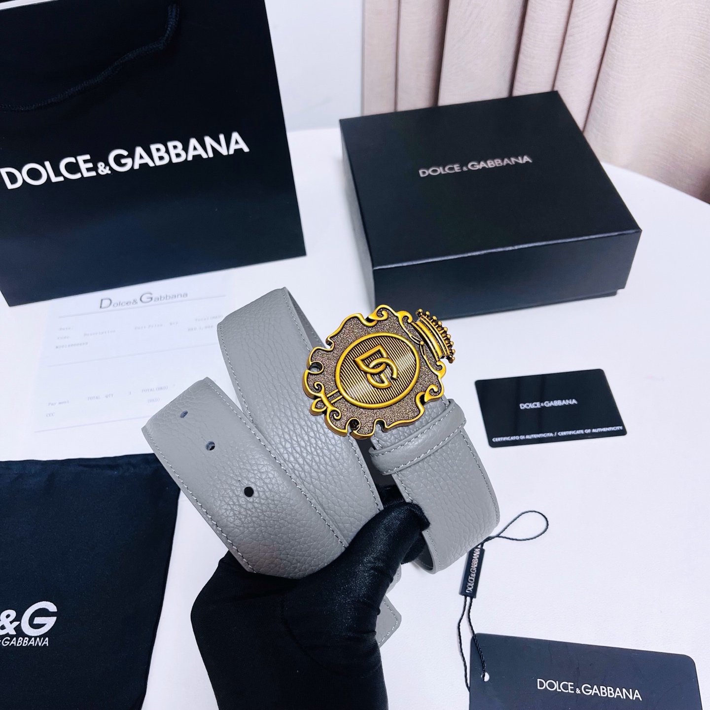 DG 新款，甄选牛皮革精制而成的优雅腰带,为任何造型增添一抹精致格调,牛皮革腰带，4.0cm