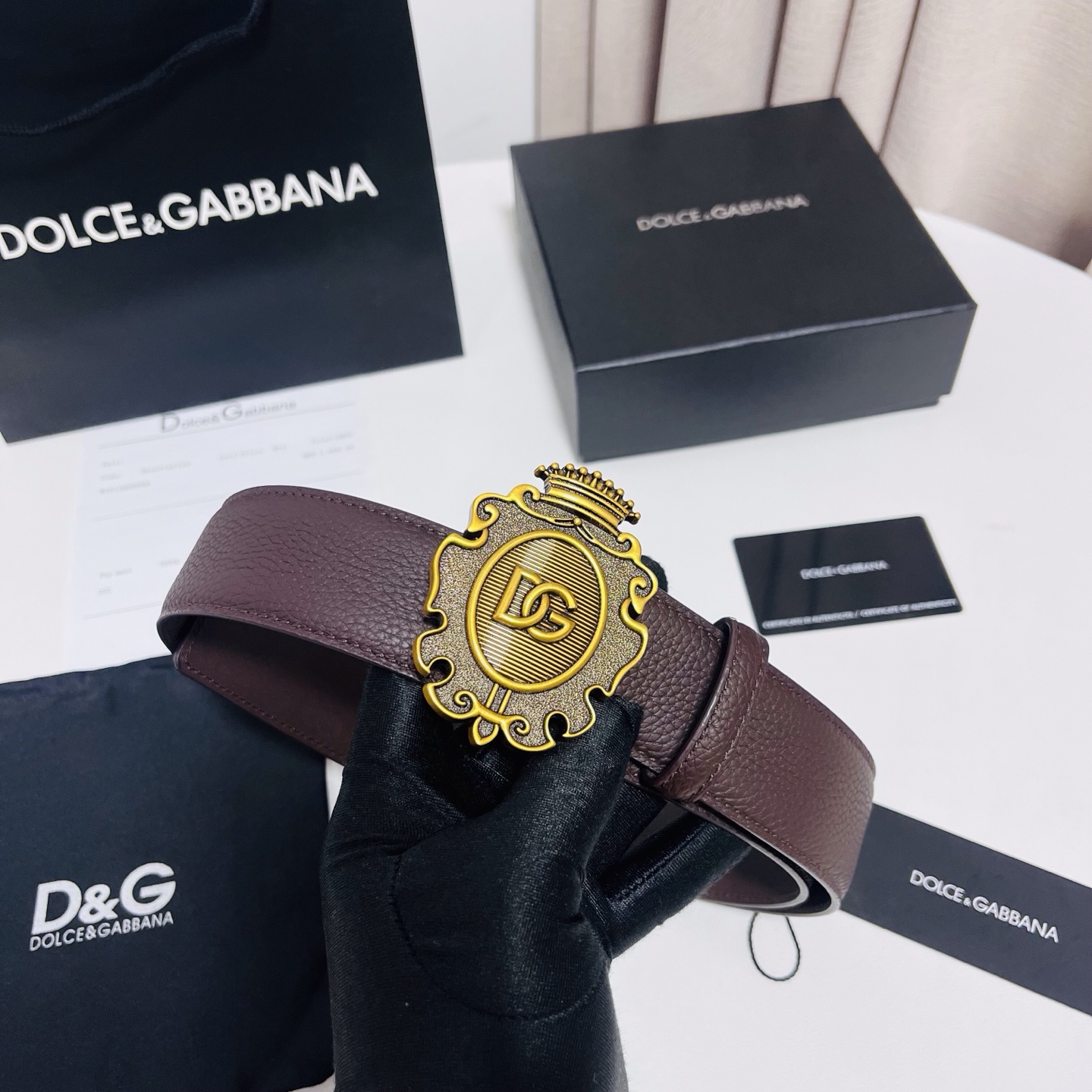 DG 新款，甄选牛皮革精制而成的优雅腰带,为任何造型增添一抹精致格调,牛皮革腰带，4.0cm