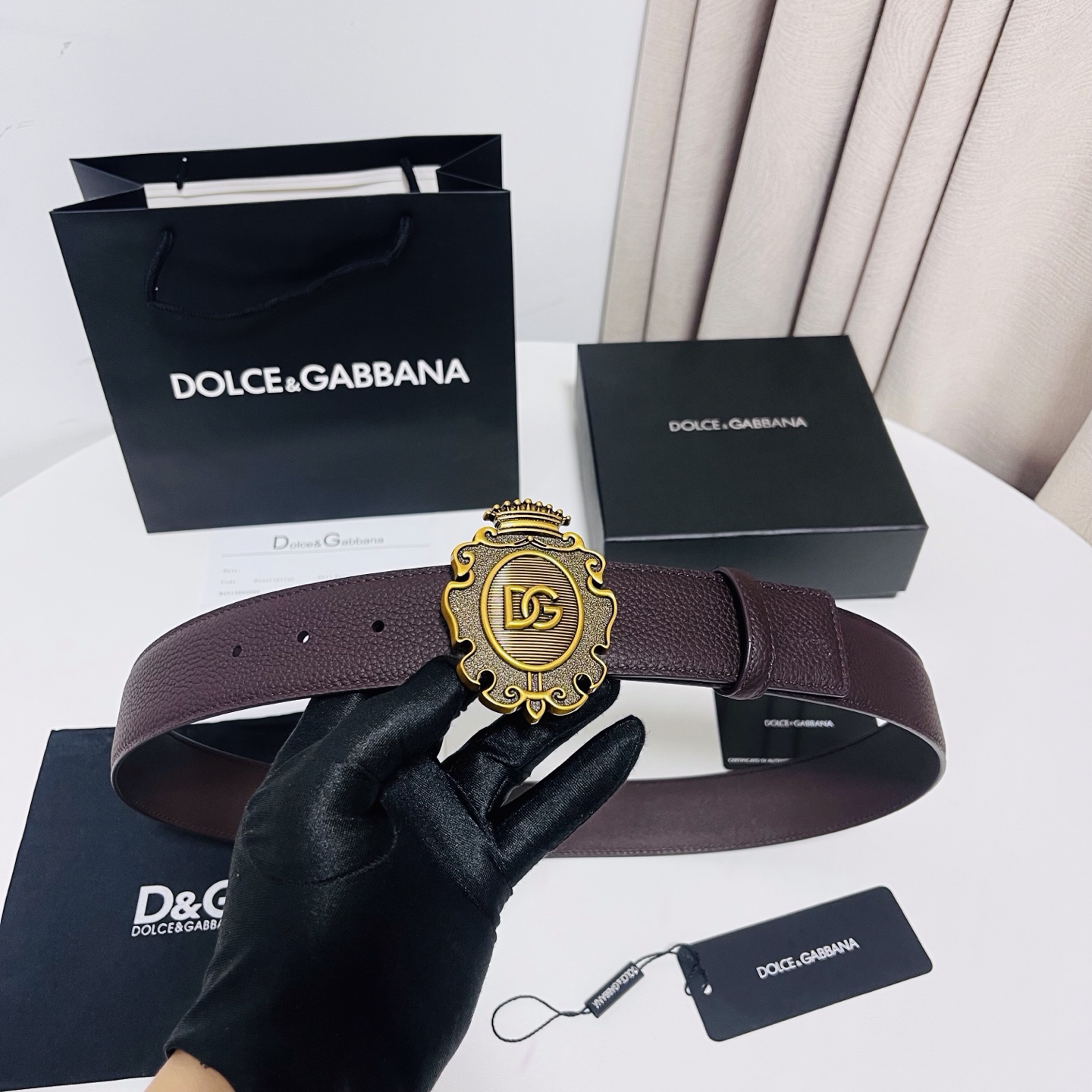 DG 新款，甄选牛皮革精制而成的优雅腰带,为任何造型增添一抹精致格调,牛皮革腰带，4.0cm
