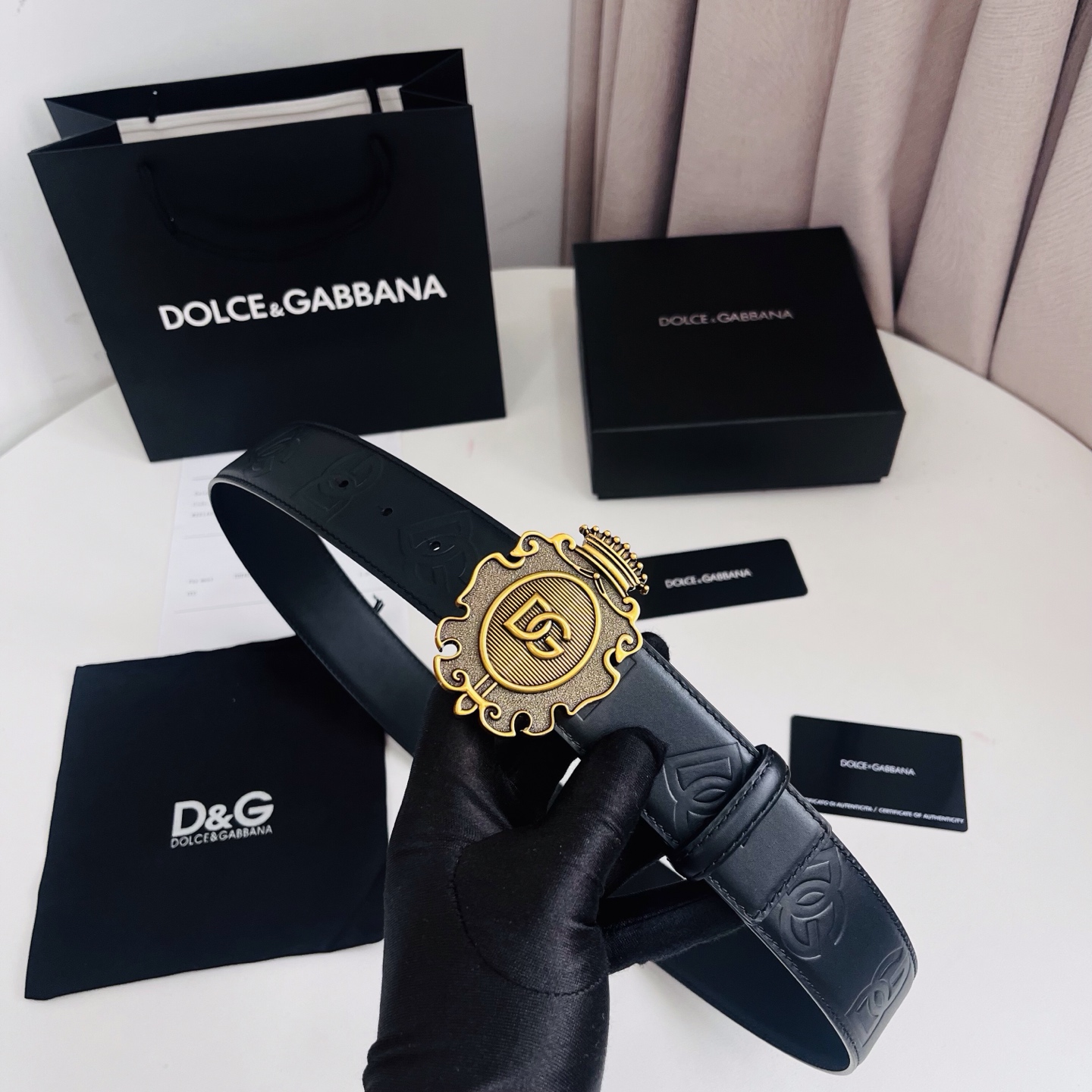 DG 新款，甄选牛皮革精制而成的优雅腰带,为任何造型增添一抹精致格调,牛皮革腰带，4.0cm