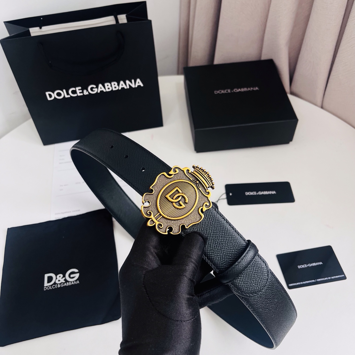DG 新款，甄选牛皮革精制而成的优雅腰带,为任何造型增添一抹精致格调,牛皮革腰带，4.0cm