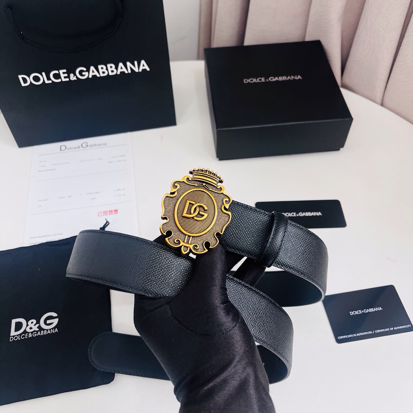DG 新款，甄选牛皮革精制而成的优雅腰带,为任何造型增添一抹精致格调,牛皮革腰带，4.0cm