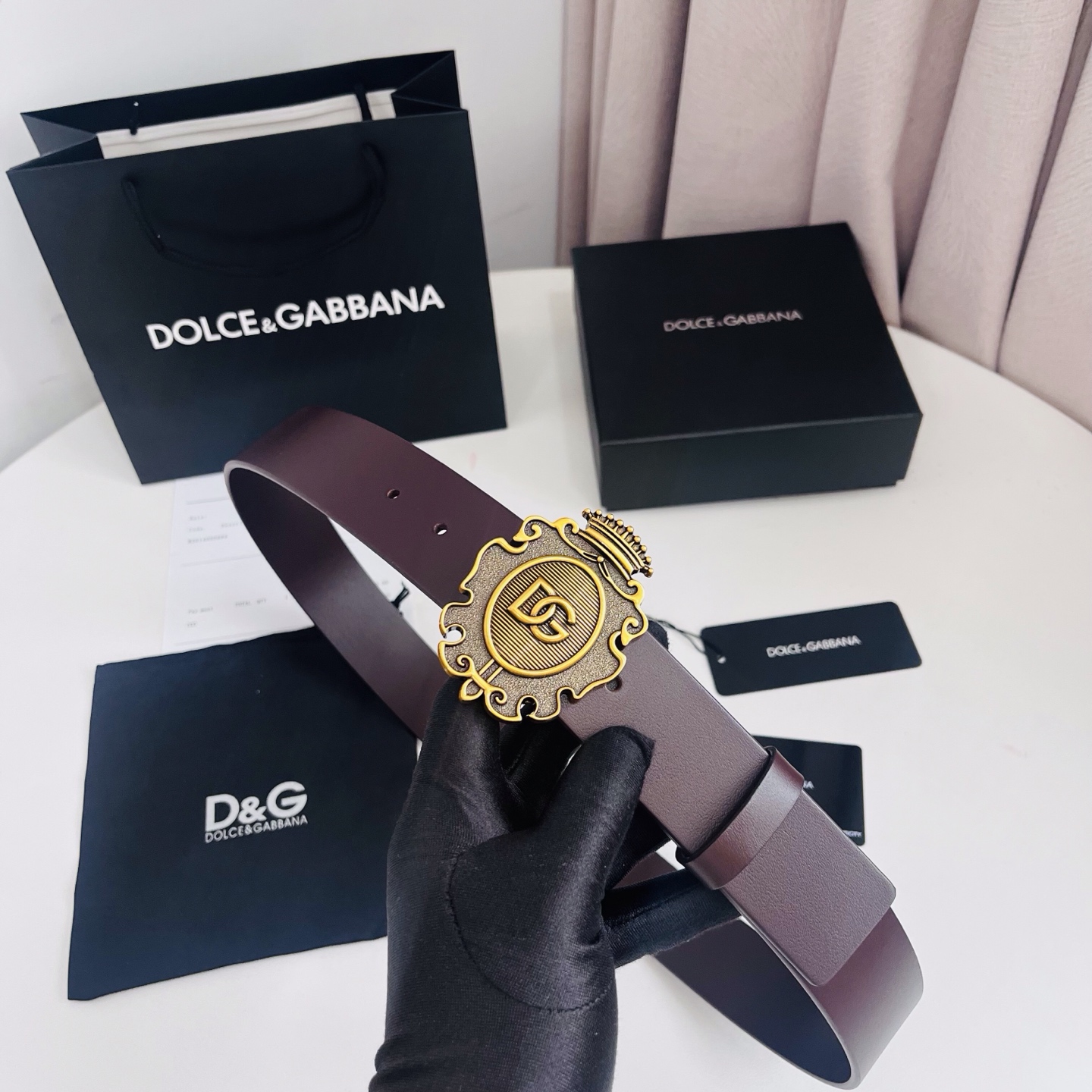 DG 新款，甄选牛皮革精制而成的优雅腰带,为任何造型增添一抹精致格调,牛皮革腰带，4.0cm