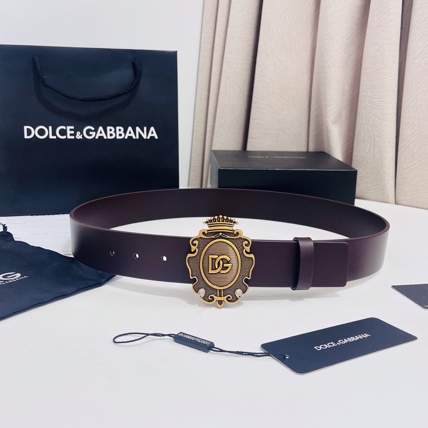 DG 新款，甄选牛皮革精制而成的优雅腰带,为任何造型增添一抹精致格调,牛皮革腰带，4.0cm