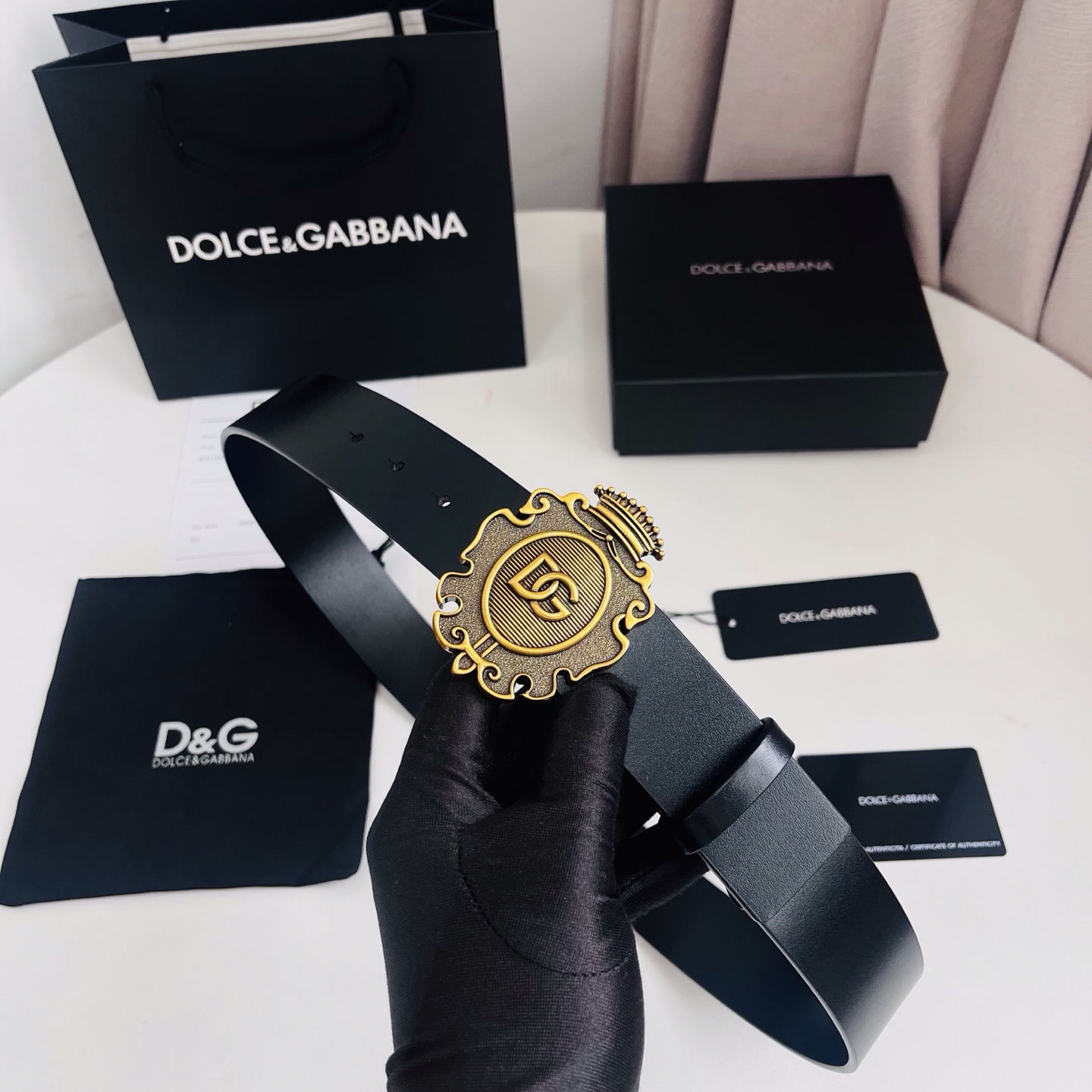 DG 新款，甄选牛皮革精制而成的优雅腰带,为任何造型增添一抹精致格调,牛皮革腰带，4.0cm