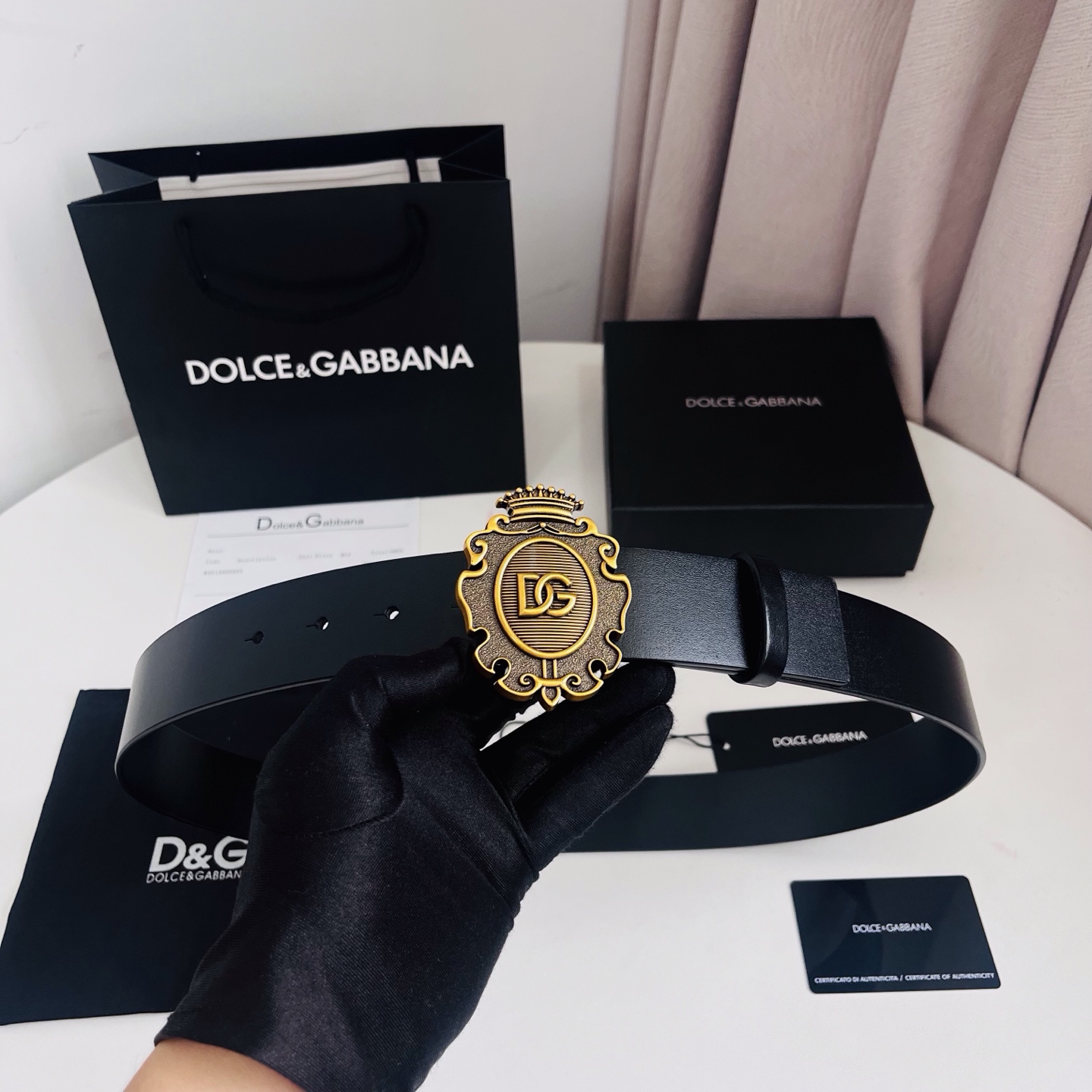 DG 新款，甄选牛皮革精制而成的优雅腰带,为任何造型增添一抹精致格调,牛皮革腰带，4.0cm