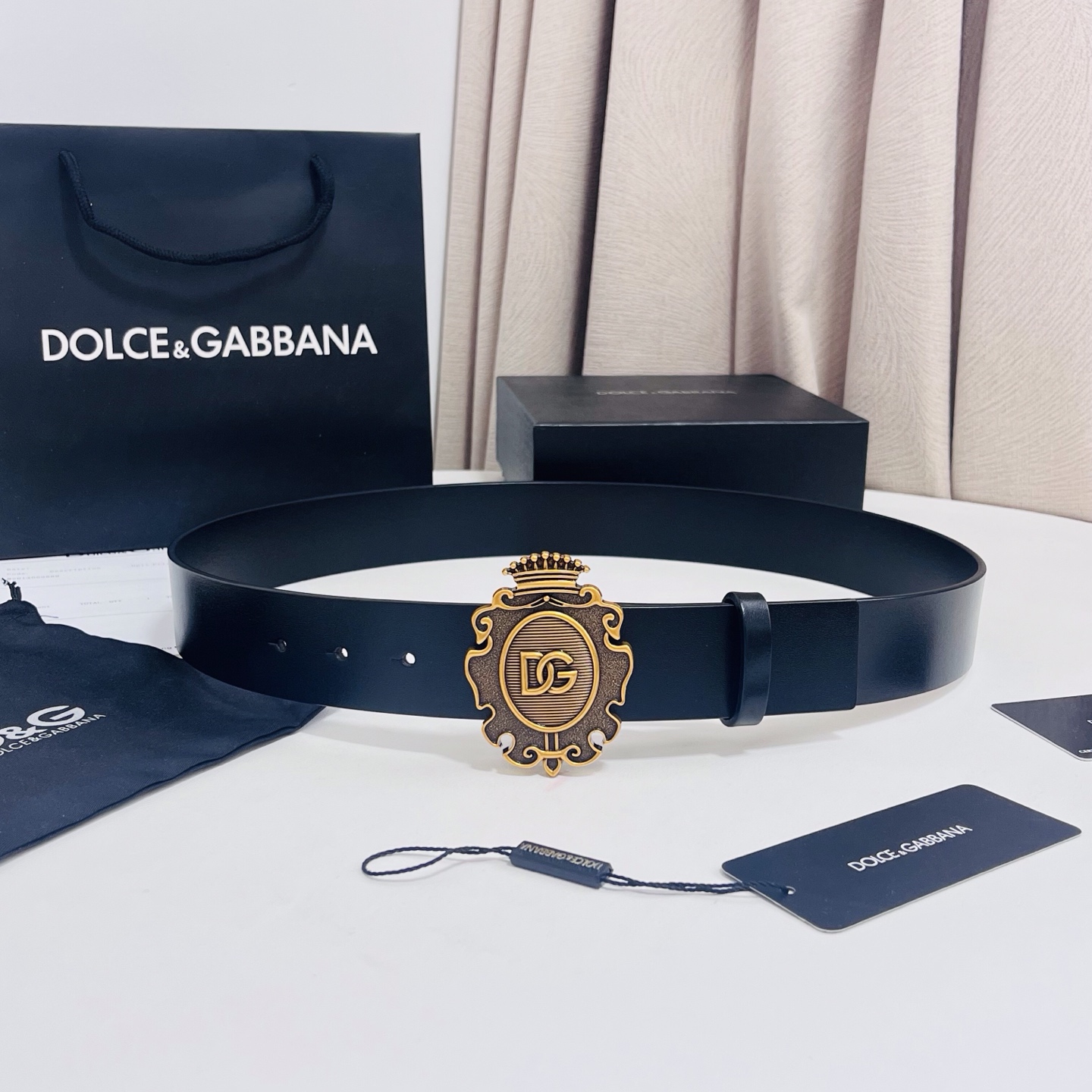 DG 新款，甄选牛皮革精制而成的优雅腰带,为任何造型增添一抹精致格调,牛皮革腰带，4.0cm