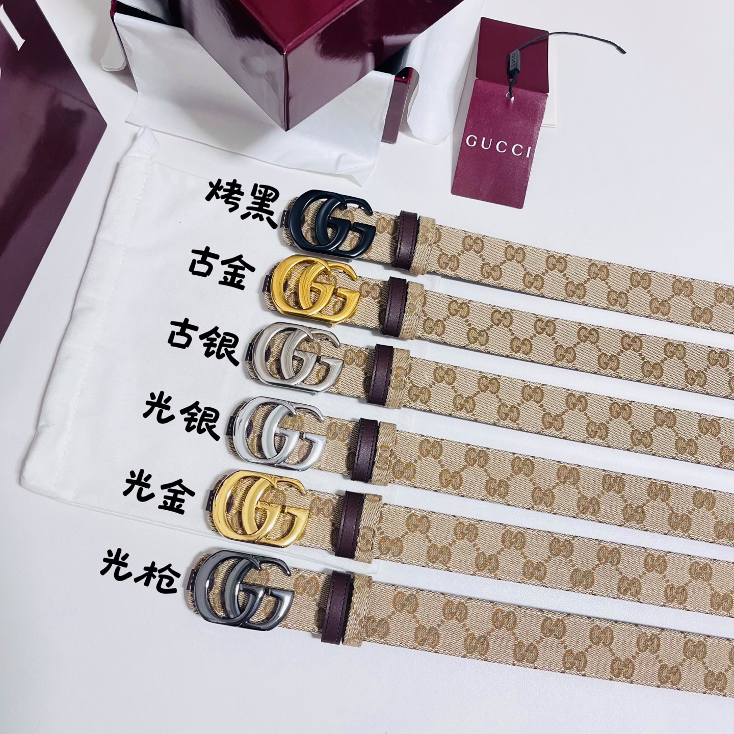 Gucci Primavera系列通过融合创新与务实的愿景，确立了廓形、质地与材质的新语汇。这款GG帆布腰带上饰有标志性