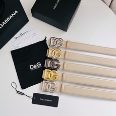 Dolce&Gabbana 甄选上乘小牛皮打造的标识腰带,为造型增添鲜明格调与辨识度。 小牛皮腰带: • 米色 • 腰带 Dolce&Gabbana 甄选上乘小牛皮打造的标识腰带,为造型增添鲜明格调与辨识度。 小牛皮腰带: • 米色 • 腰带