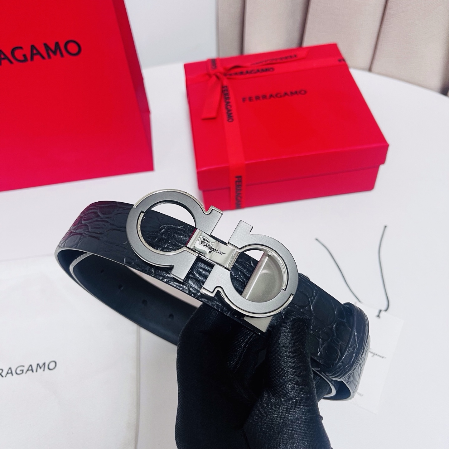 Ferragamo，菲拉格慕 ，宽度3.5cm 高级定制鳄鱼纹男士皮带 可双面使用 自行选择搭配 真材实料 很有质感 时