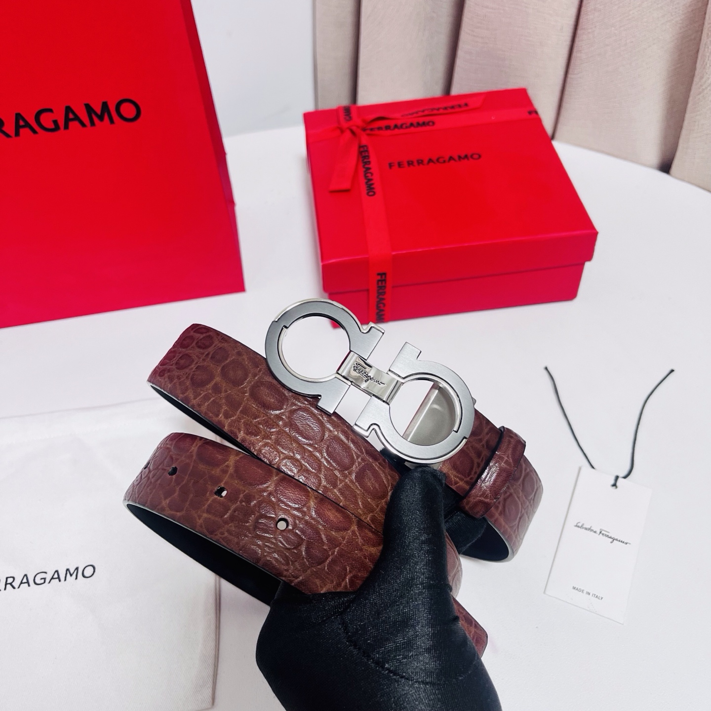Ferragamo，菲拉格慕 ，宽度3.5cm 高级定制鳄鱼纹男士皮带 可双面使用 自行选择搭配 真材实料 很有质感 时