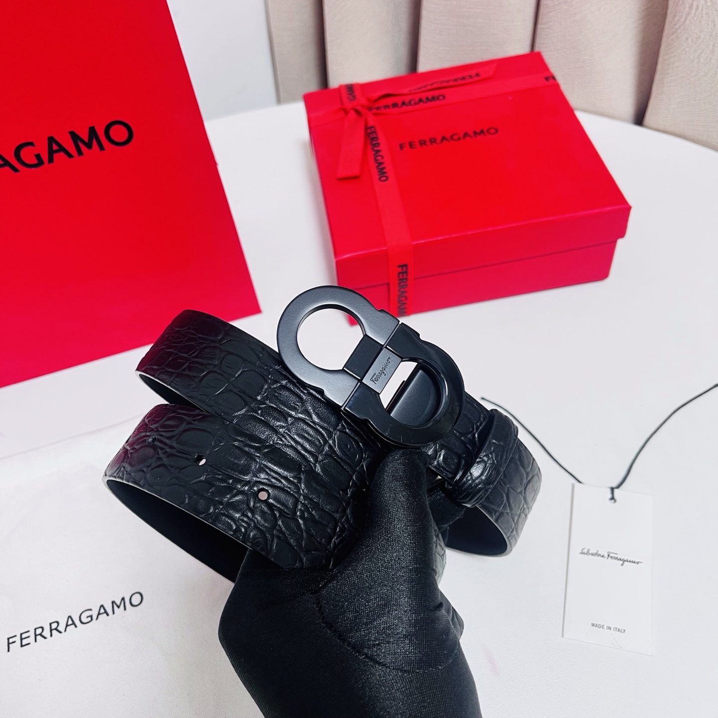 Ferragamo，菲拉格慕 ，宽度3.5cm 高级定制鳄鱼纹男士皮带 可双面使用 自行选择搭配 真材实料 很有质感 时