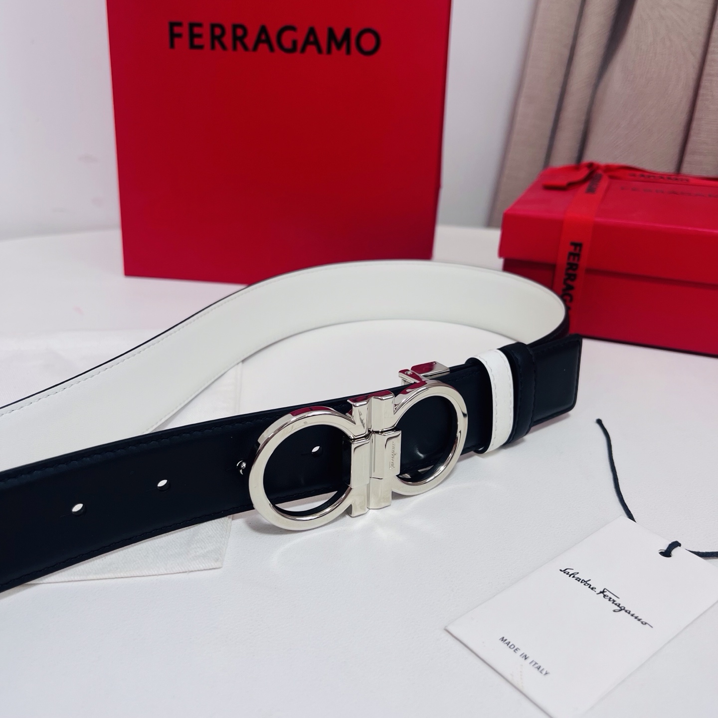 Ferragamo，菲拉格慕 ，宽度3.5cm 可双面使用 自行选择搭配 真材实料 很有质感 时尚经典不失风范  搭配精