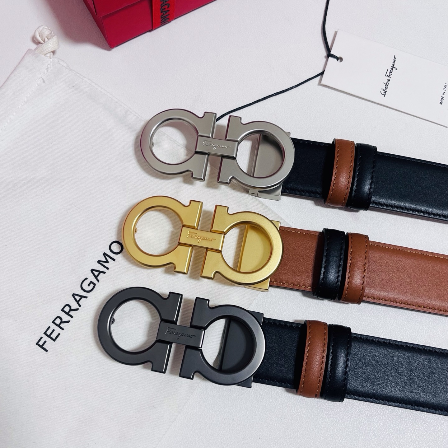 Ferragamo，菲拉格慕 ，宽度3.5cm 可双面使用 自行选择搭配 真材实料 很有质感 时尚经典不失风范  搭配精