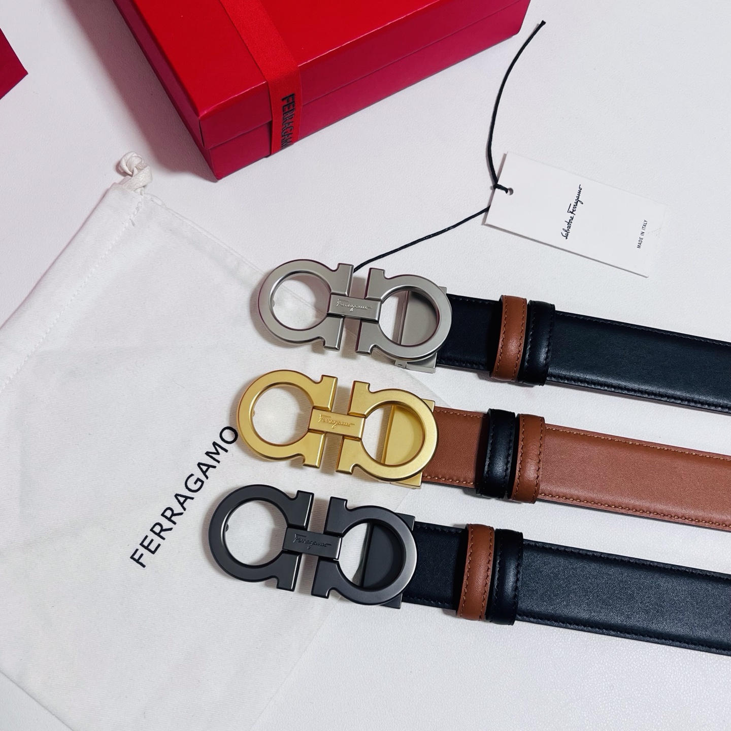 Ferragamo，菲拉格慕 ，宽度3.5cm 可双面使用 自行选择搭配 真材实料 很有质感 时尚经典不失风范  搭配精