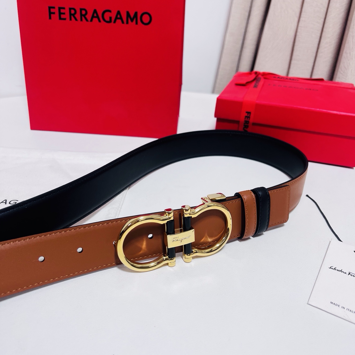 Ferragamo，菲拉格慕 ，宽度3.5cm 可双面使用 自行选择搭配 真材实料 很有质感 时尚经典不失风范  搭配精