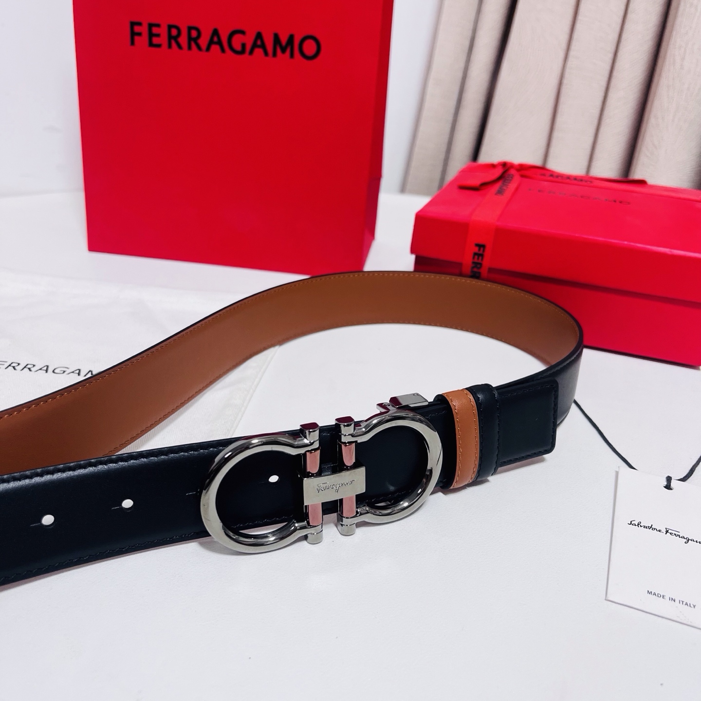Ferragamo，菲拉格慕 ，宽度3.5cm 可双面使用 自行选择搭配 真材实料 很有质感 时尚经典不失风范  搭配精