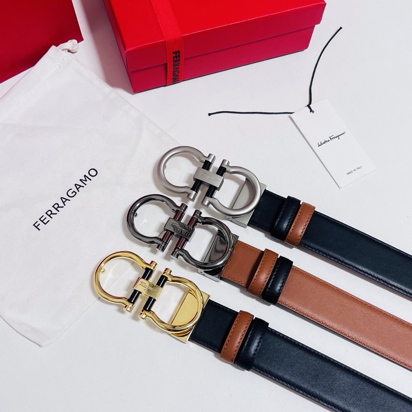 Ferragamo，菲拉格慕 ，宽度3.5cm 可双面使用 自行选择搭配 真材实料 很有质感 时尚经典不失风范  搭配精