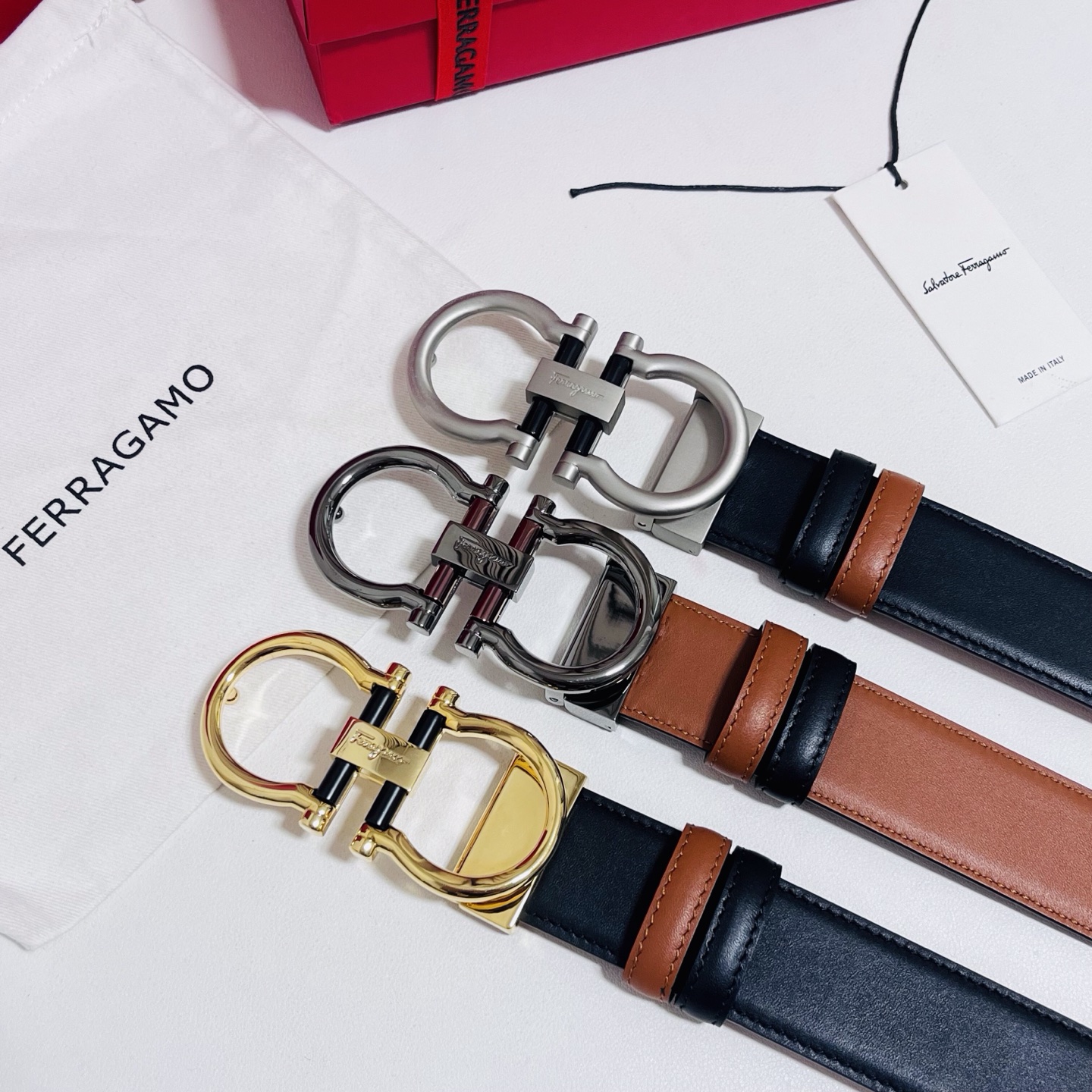 Ferragamo，菲拉格慕 ，宽度3.5cm 可双面使用 自行选择搭配 真材实料 很有质感 时尚经典不失风范  搭配精