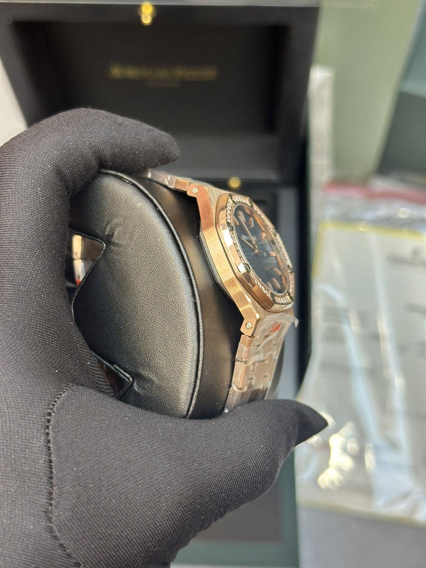 Luxury Watch: Royal Oak Model 67651OR with Swiss Stone Core, 33mm Diameter - 图片 5