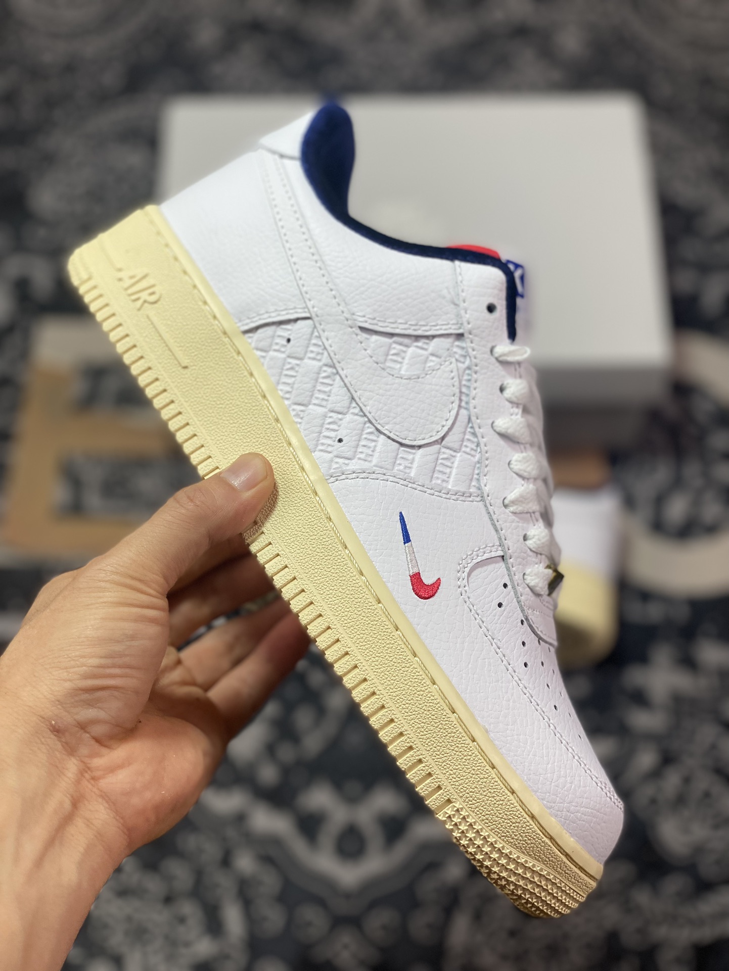 Kith x Nike Air Force 1 '07 Low”France” 空军一号低帮经典板鞋“白蓝红法兰西拼接小钩”CZ7927-100