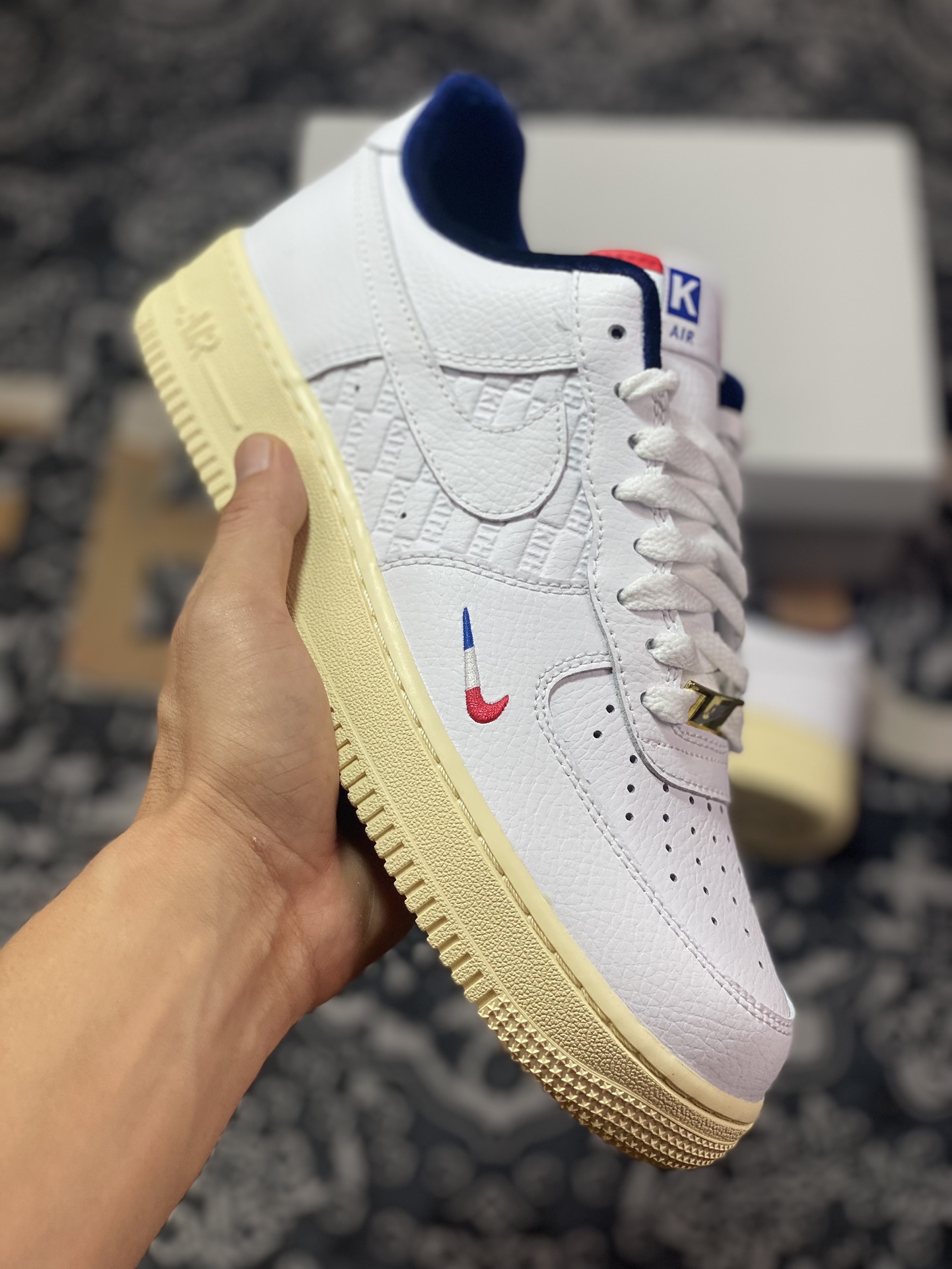 Kith x Nike Air Force 1 ’07 Low”France” 空军一号低帮经典板鞋“白蓝红法兰西拼接小钩”CZ7927-100