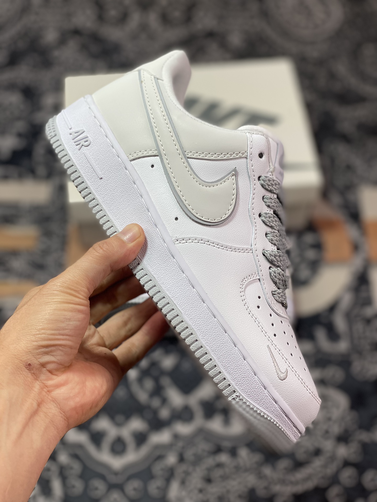 Nike Air Force 1'07 Low ”White/Light Grey/Reflection Mini Swoosh” Air Force One Sneakers ”Leather White Light Grey Small Hook Reflection” YZ8115-006