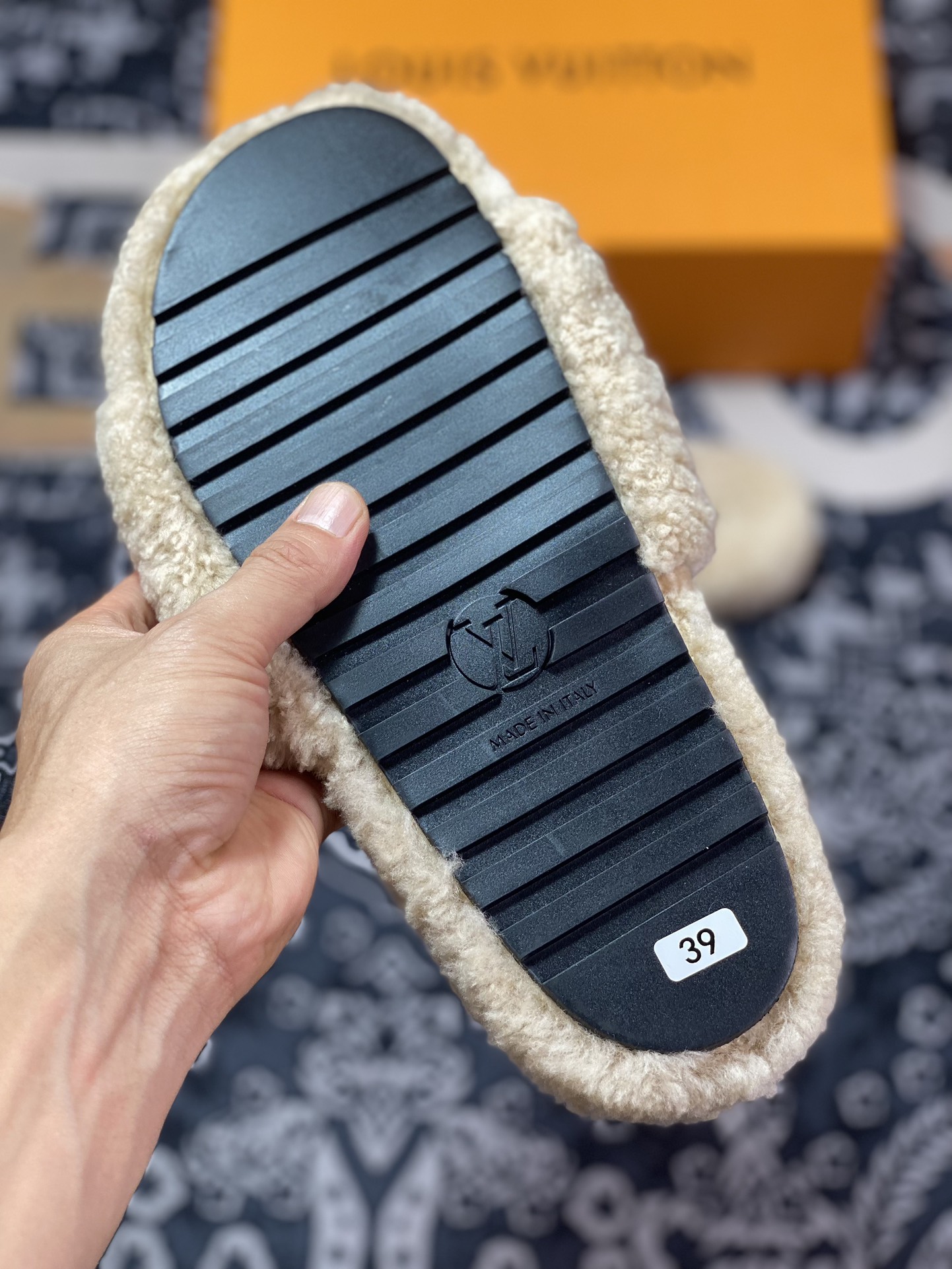 LV Louis Vuitton Bom Dia Sandal Bom Dia Series Plush Slippers 