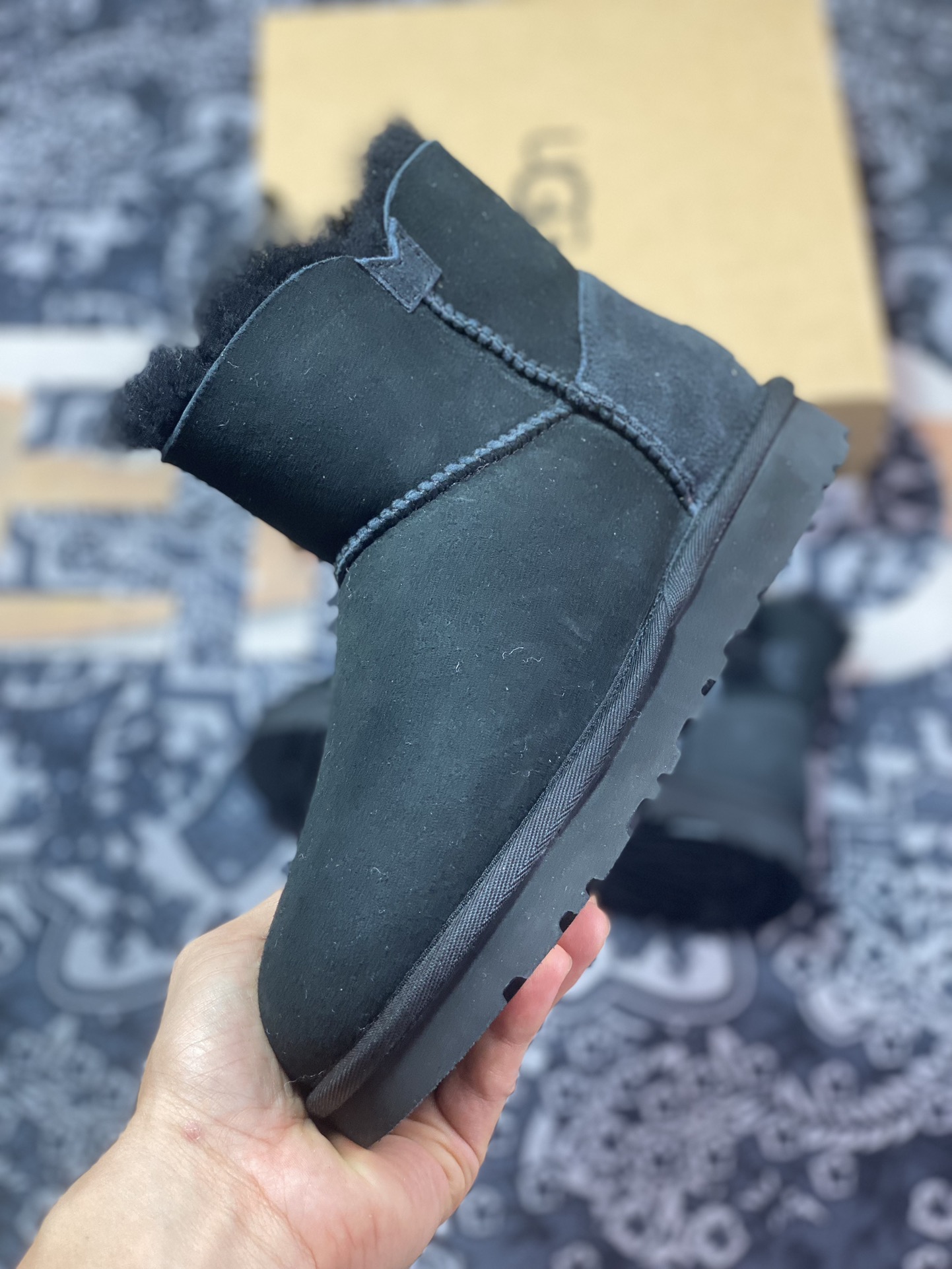 260 UGG W Mini Bailey Button II 迷你贝莉纽扣2.0系列经典短靴“全黑加绒”1016422-BLK-05