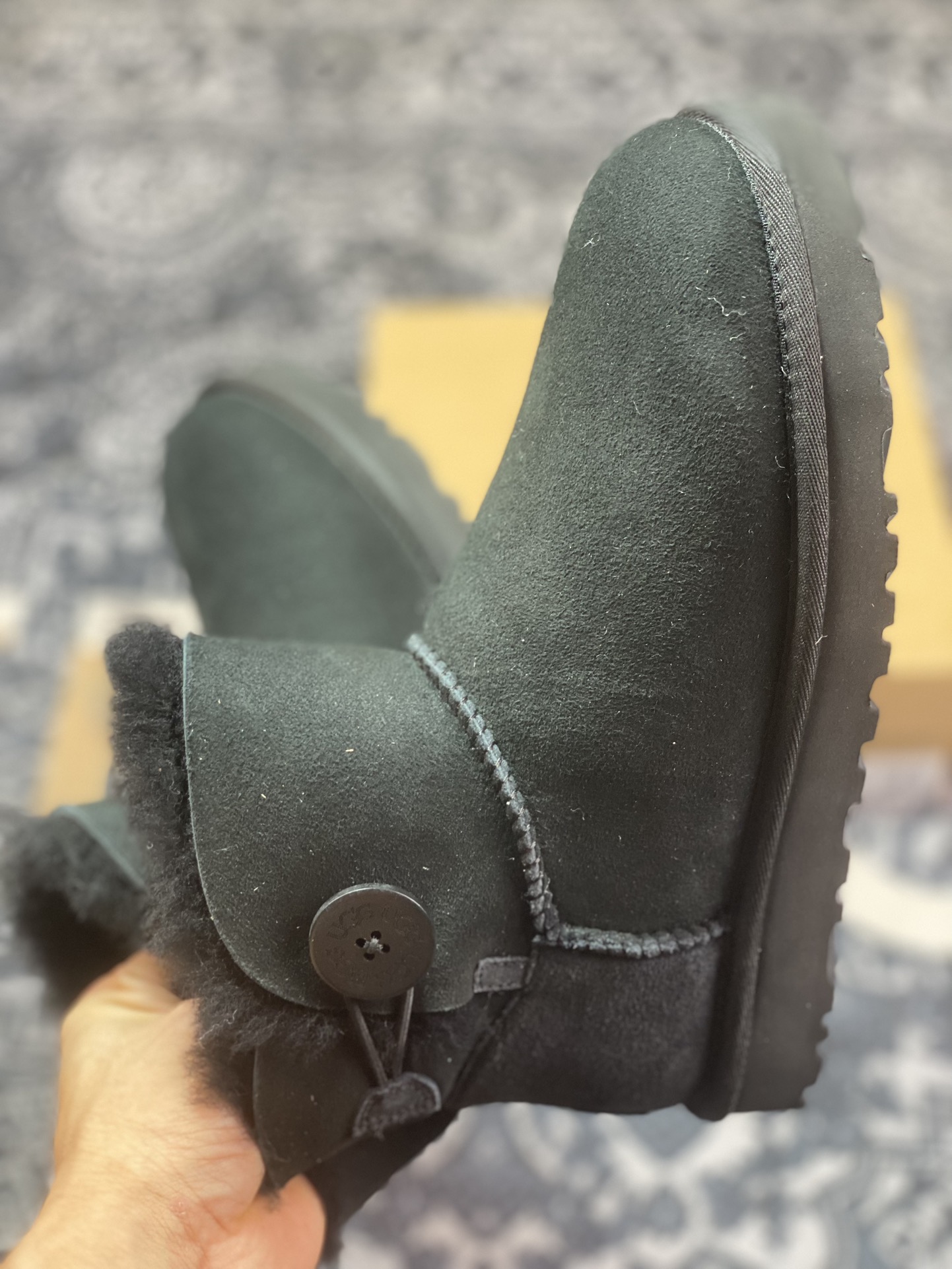 260 UGG W Mini Bailey Button II 迷你贝莉纽扣2.0系列经典短靴“全黑加绒”1016422-BLK-05