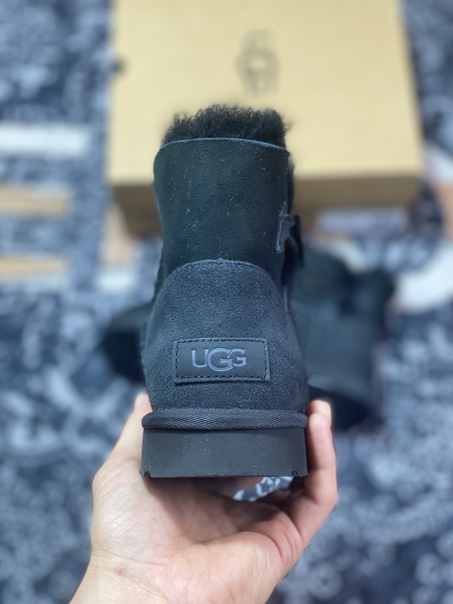 260 UGG W Mini Bailey Button II 迷你贝莉纽扣2.0系列经典短靴“全黑加绒”1016422-BLK-05