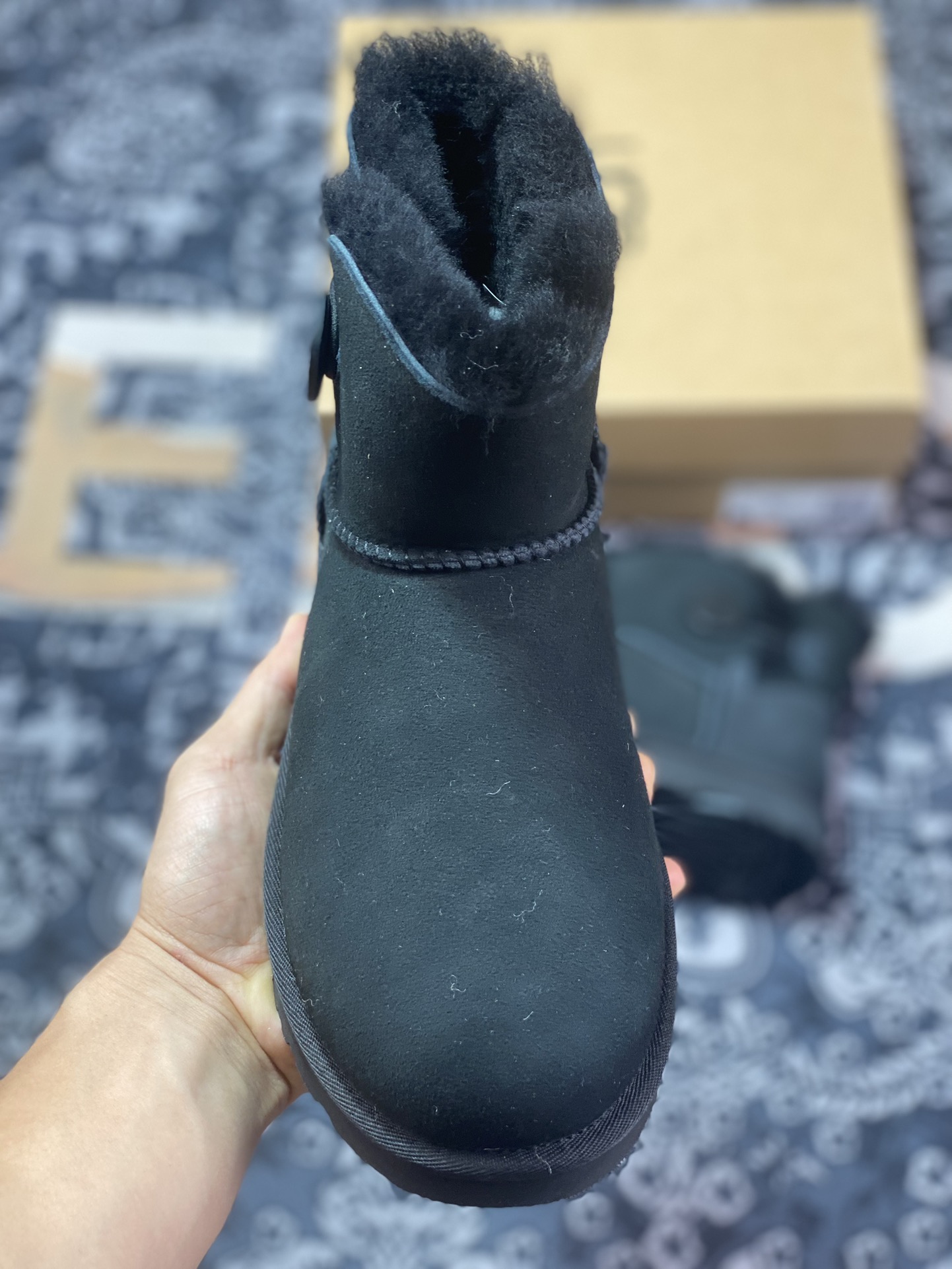 260 UGG W Mini Bailey Button II 迷你贝莉纽扣2.0系列经典短靴“全黑加绒”1016422-BLK-05