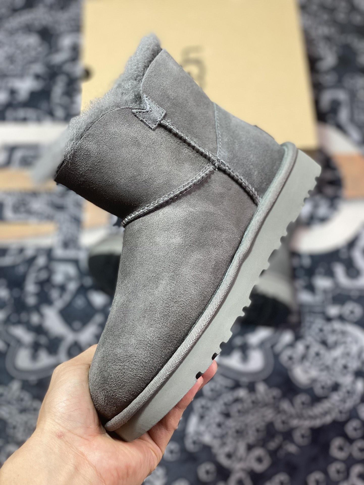 260 UGG W Mini Bailey Button II 迷你贝莉纽扣2.0系列经典女士短靴“全灰加绒”1016422-GREY-05