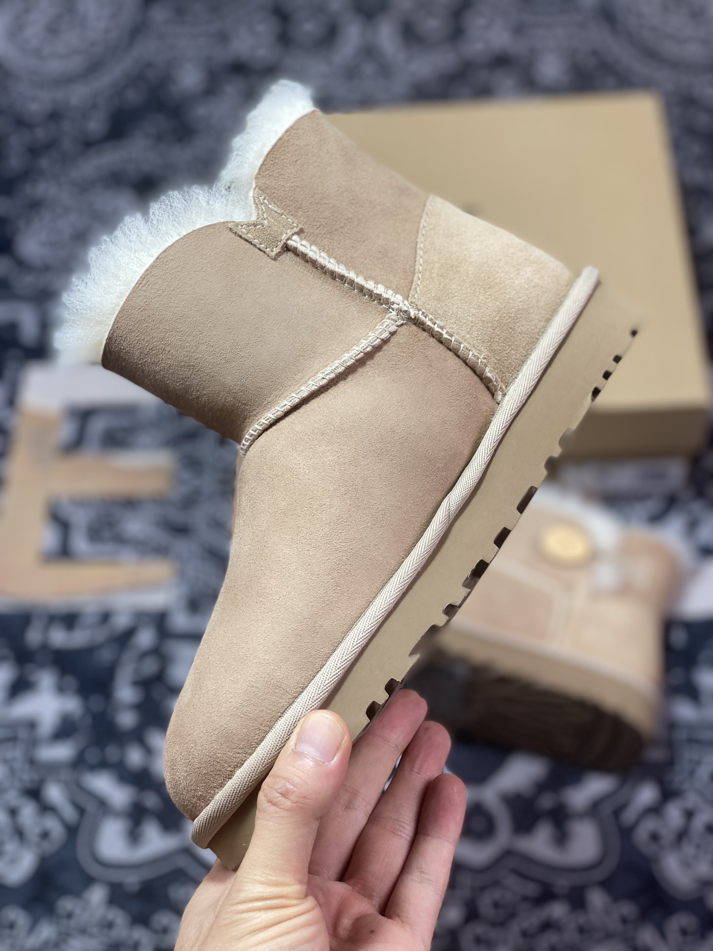 260  美国轻奢品牌UGG W Mini Bailey Button II 迷你贝莉纽扣百搭短靴“杏白加绒”