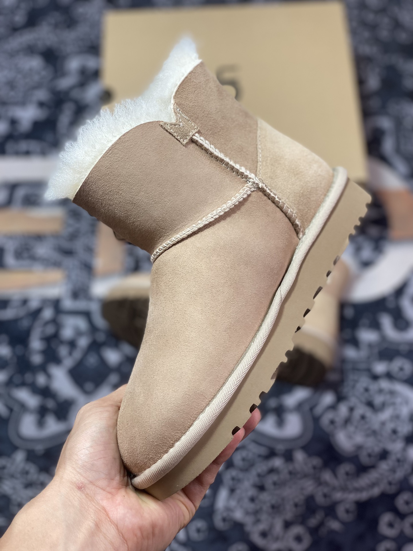 260  美国轻奢品牌UGG W Mini Bailey Button II 迷你贝莉纽扣百搭短靴“杏白加绒”